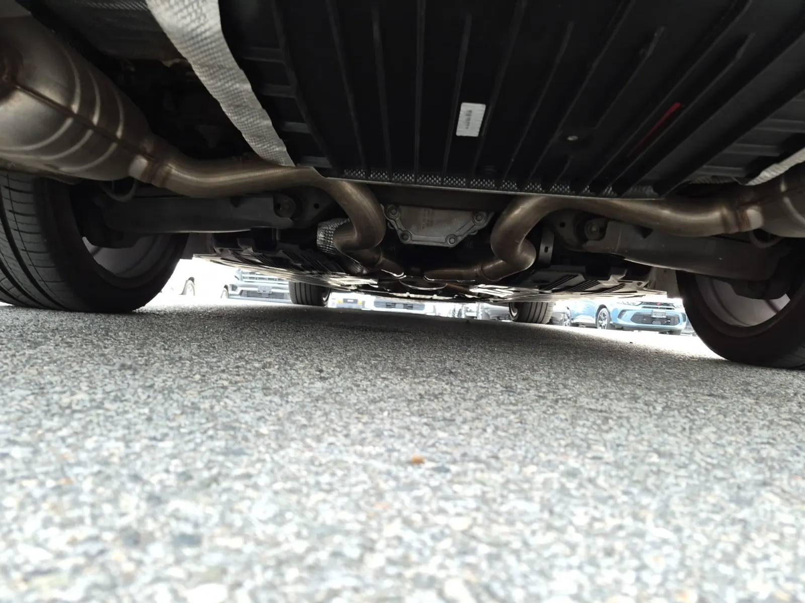Undercarriage - Rear Photo