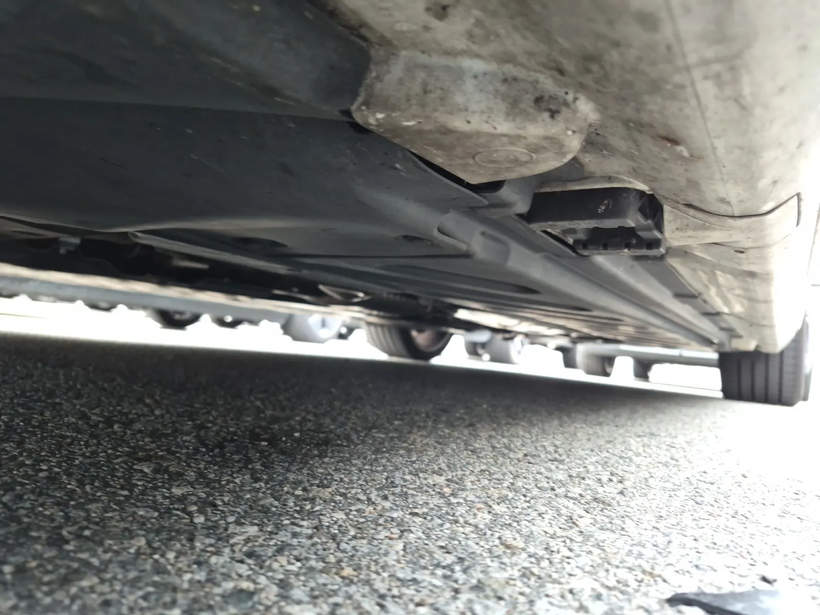 Undercarriage - Driver Photo