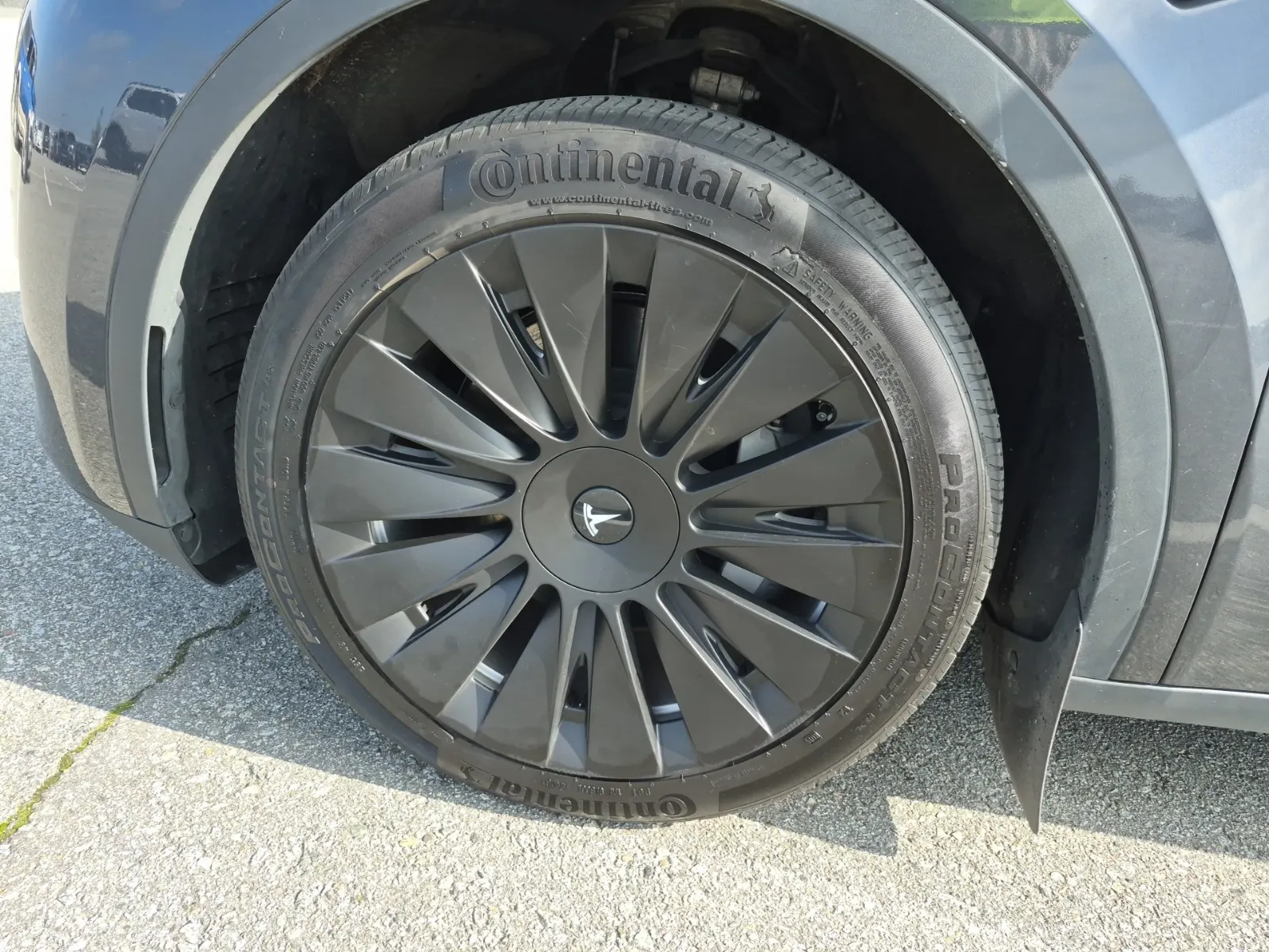 Front driver wheel/tire photo