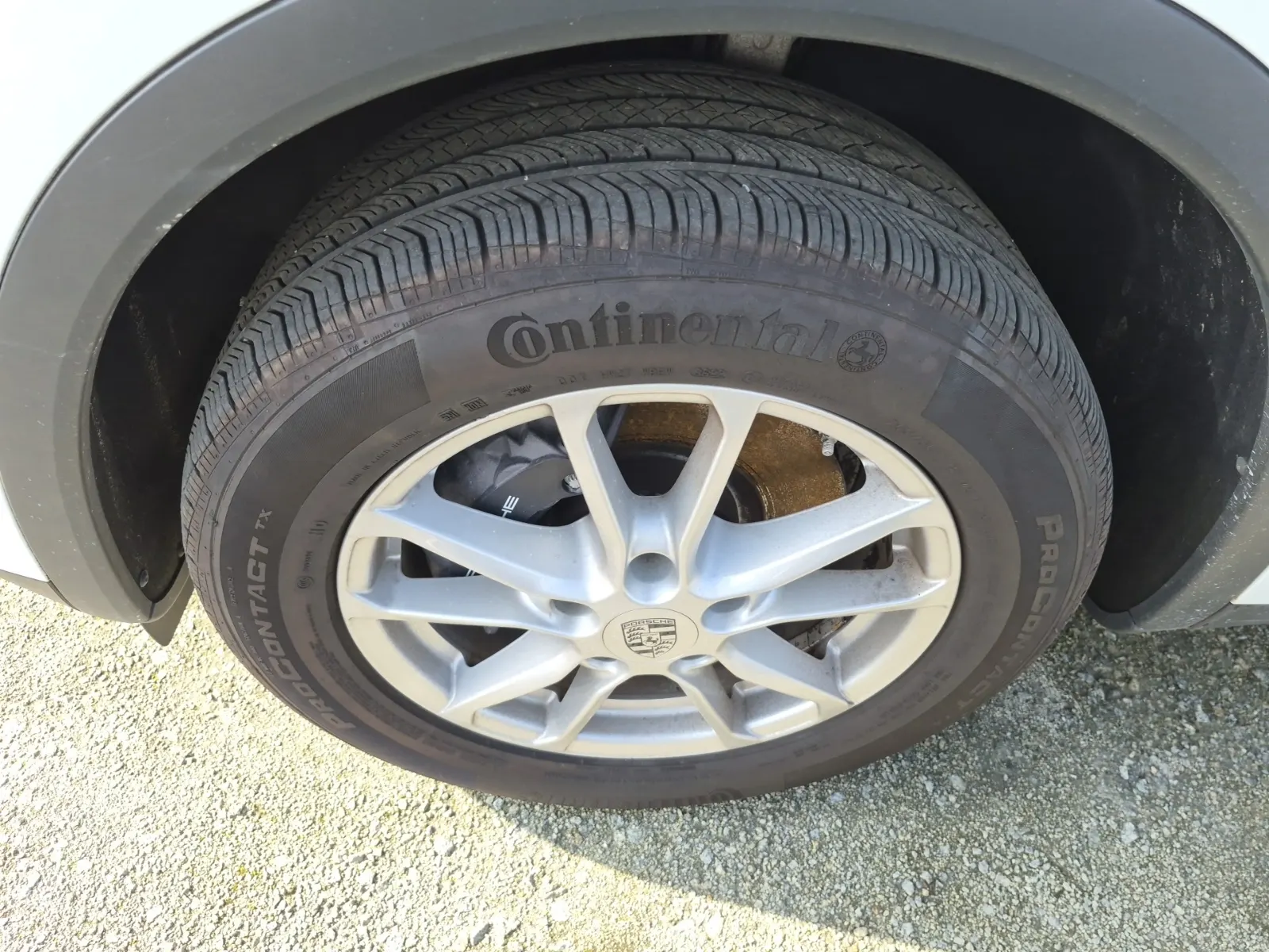 Front driver wheel/tire photo