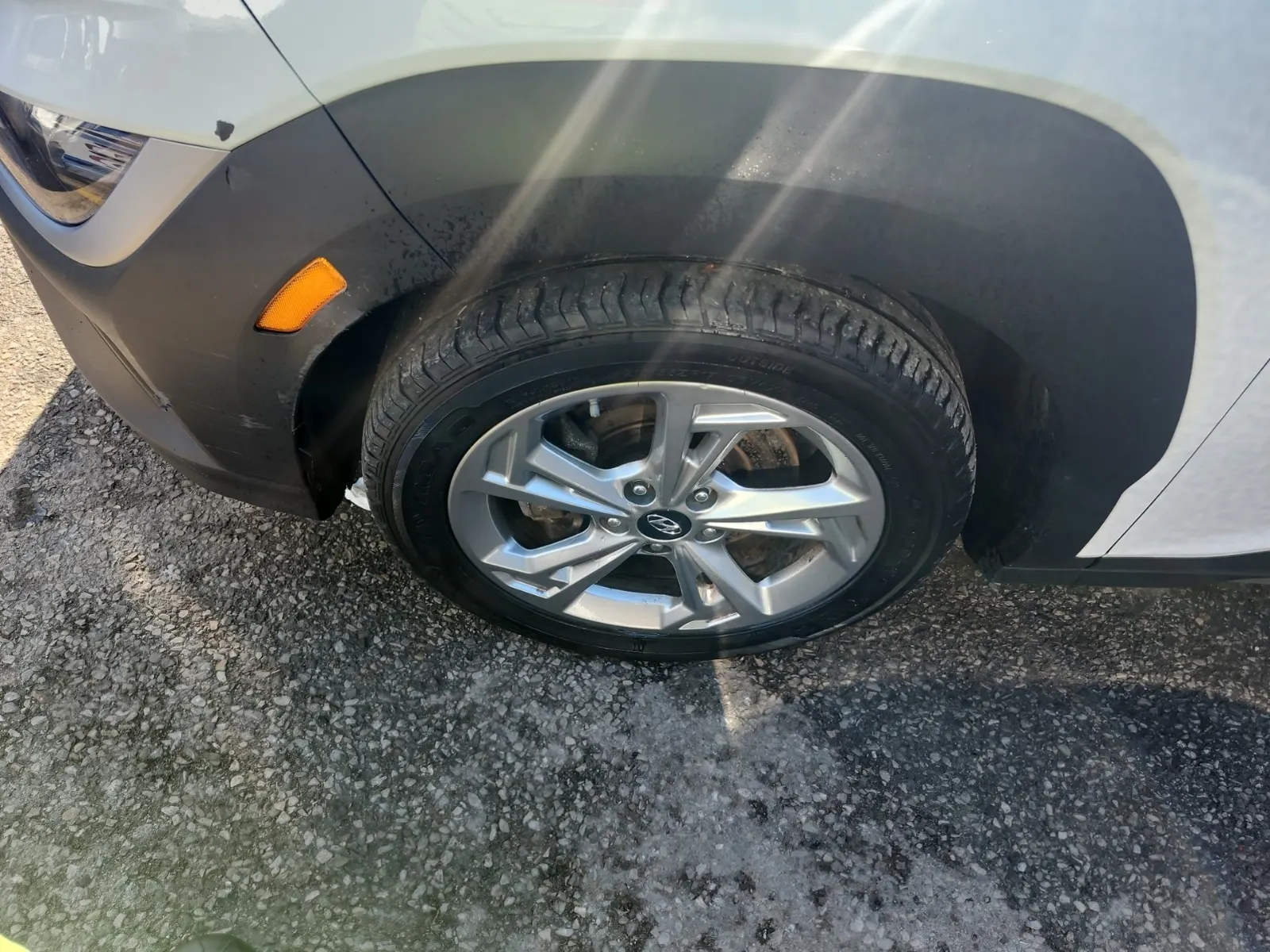 Front driver wheel/tire photo