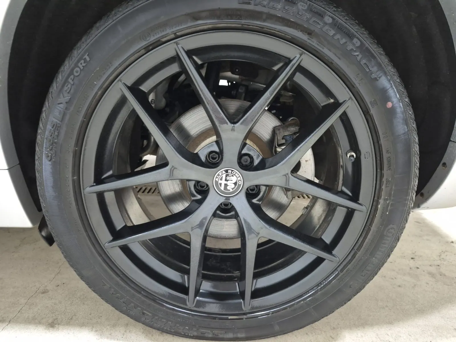 Left Rear Wheel/Tire Photo