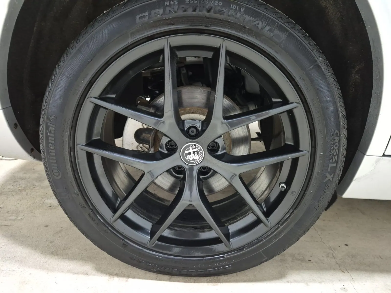 Right Rear Wheel/Tire Photo