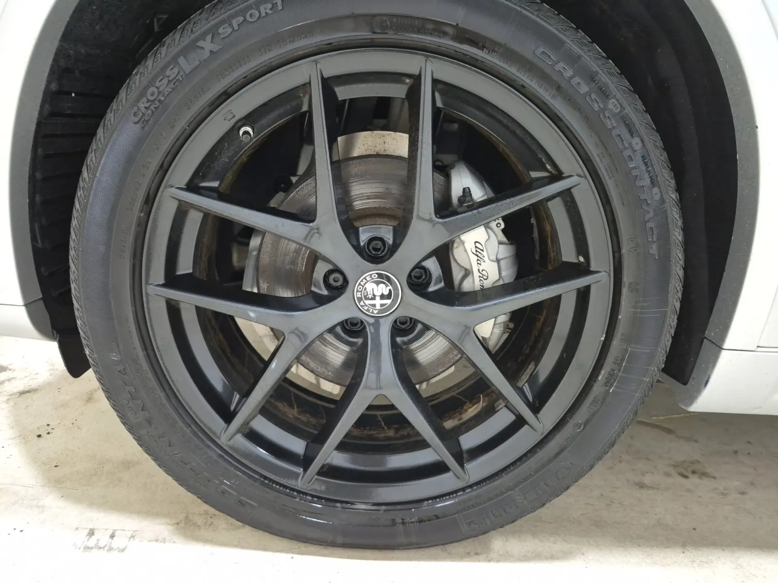Front driver wheel/tire photo
