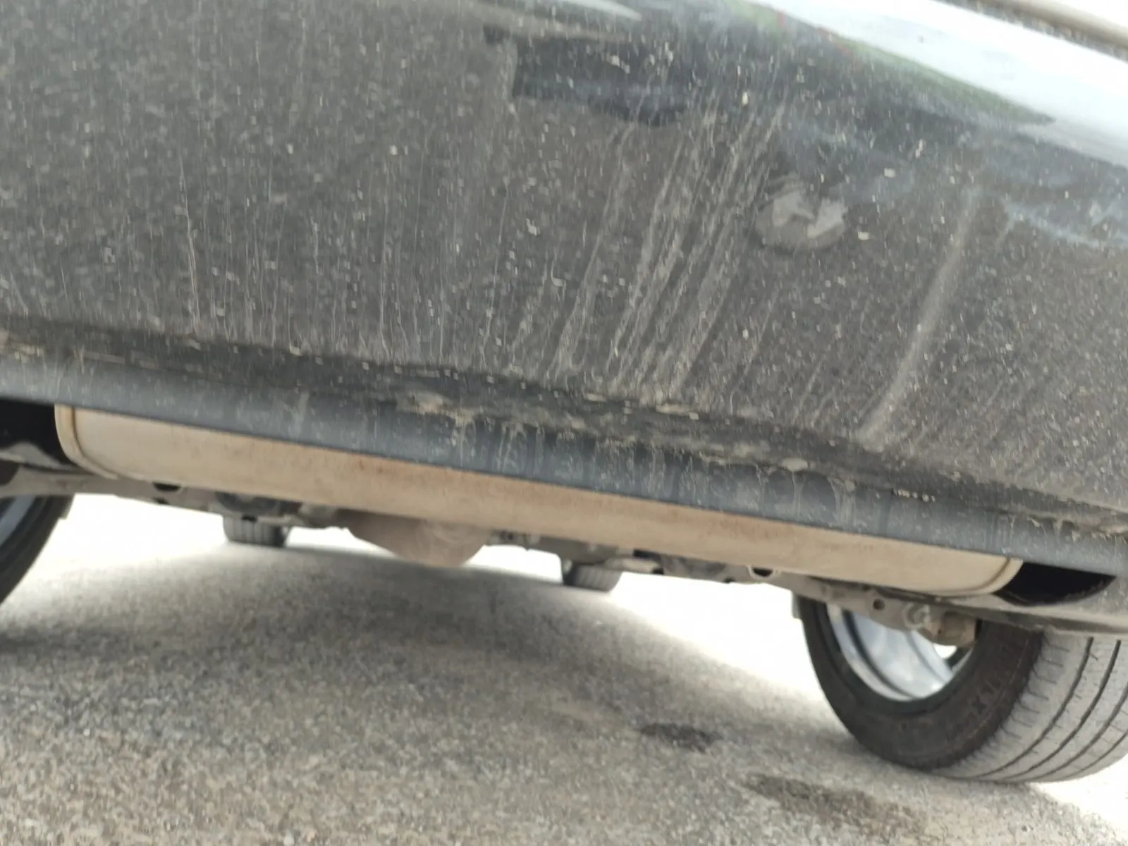 Undercarriage - Rear Photo