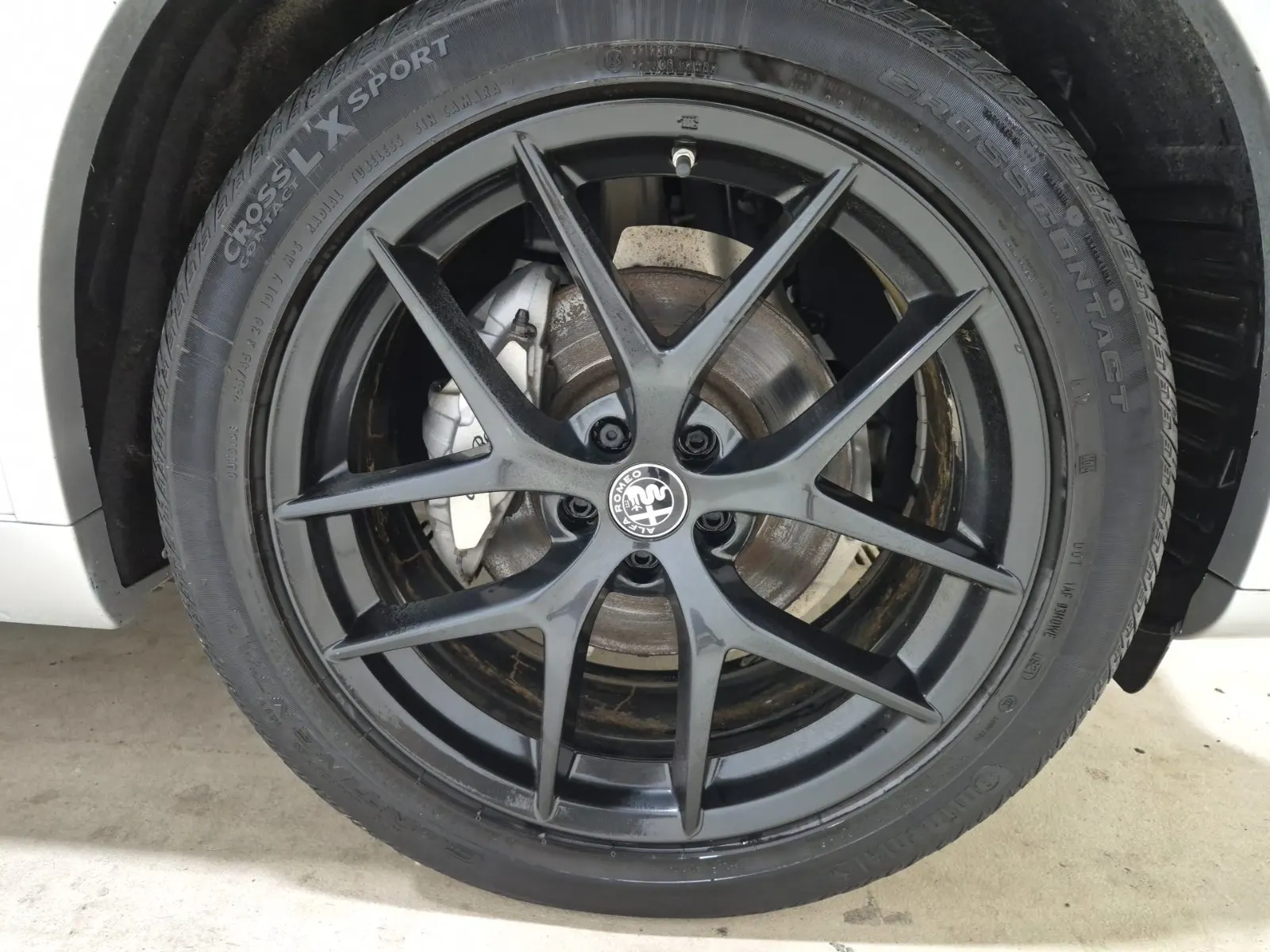 Right Front Wheel/Tire Photo