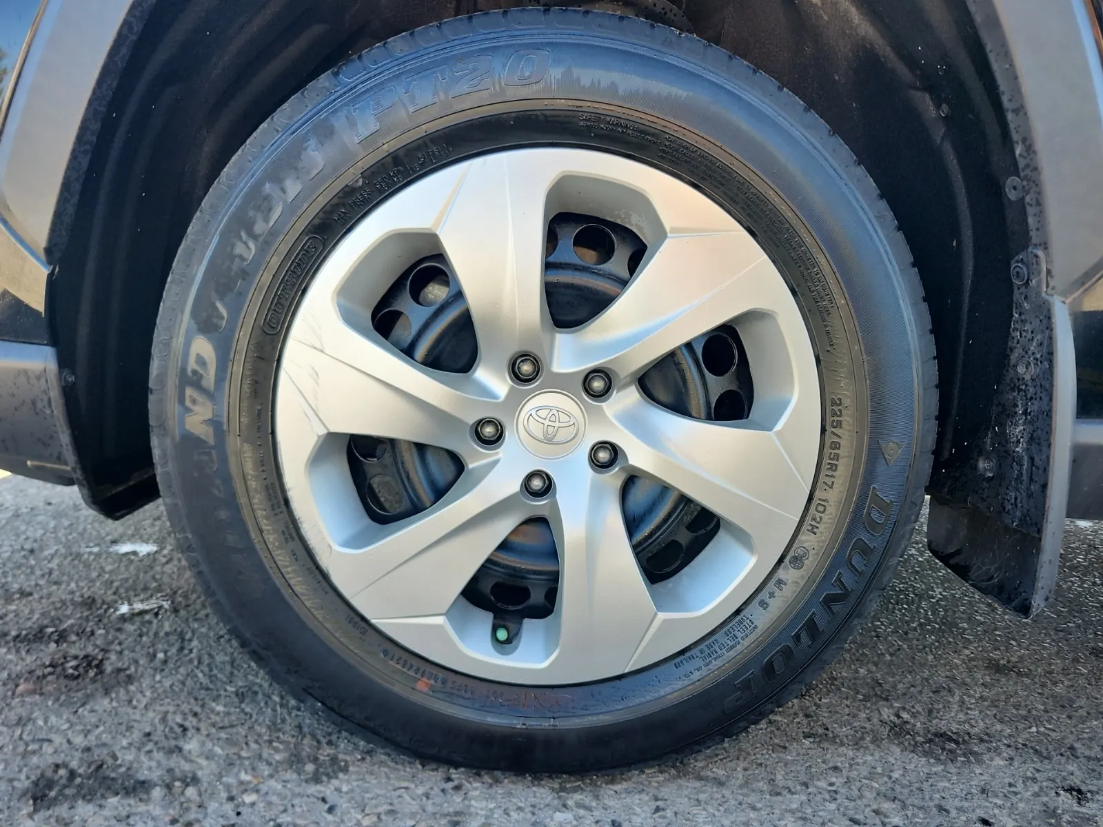 Front driver wheel/tire photo