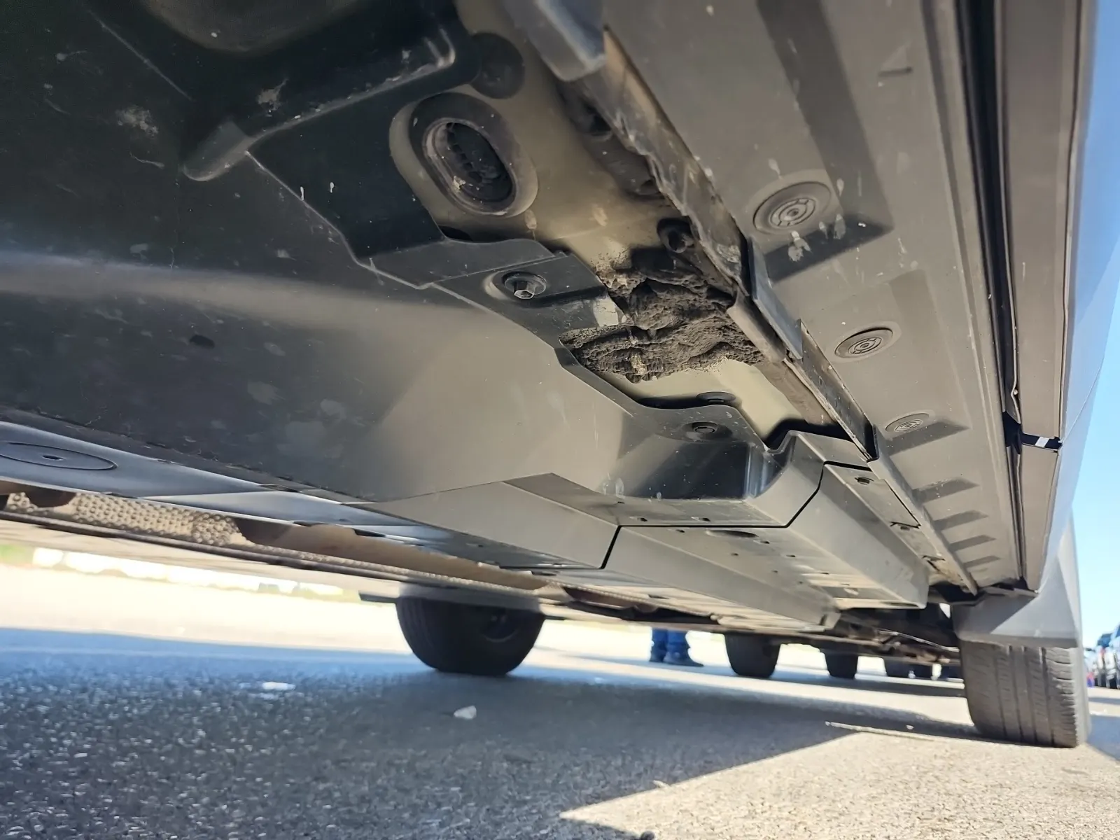 Undercarriage - Passenger Photo
