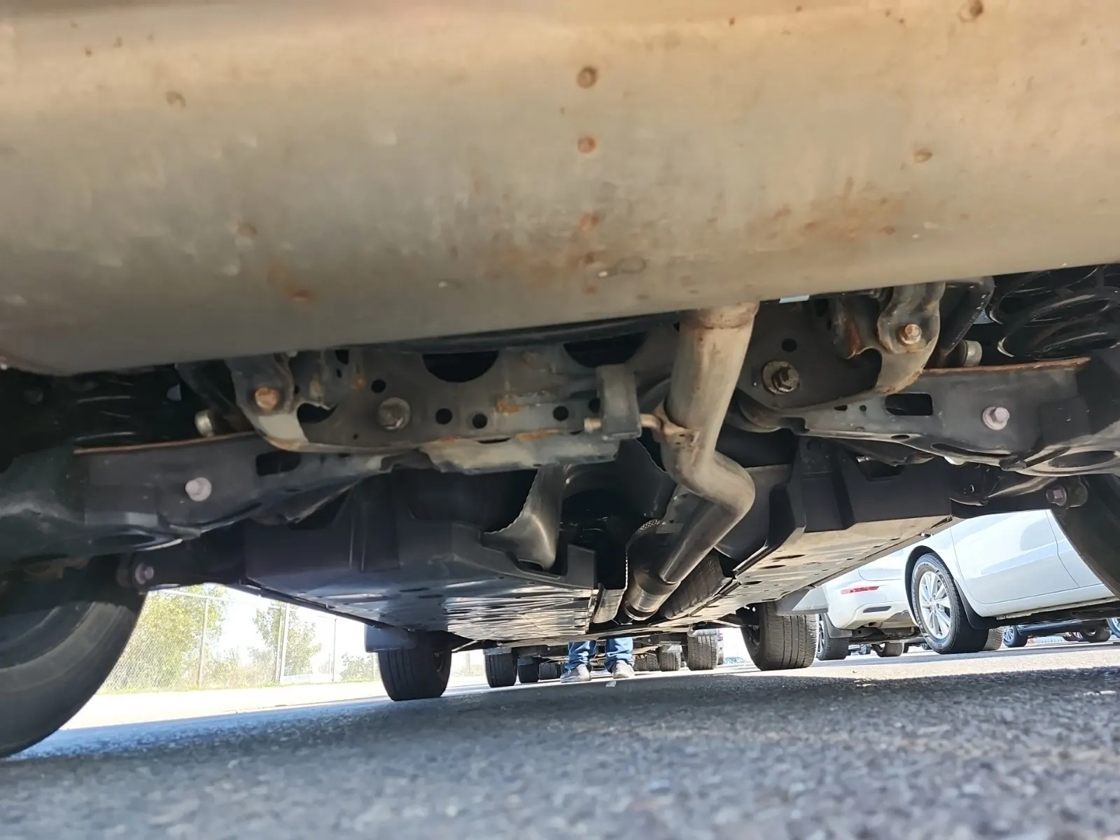 Undercarriage - Rear Photo