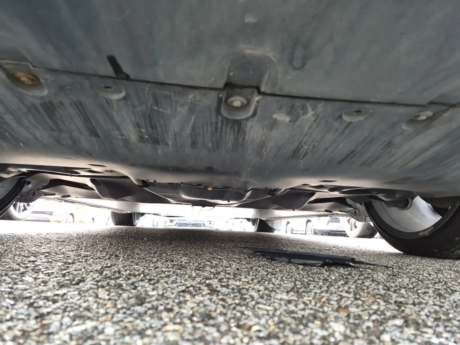 Undercarriage - Rear Photo