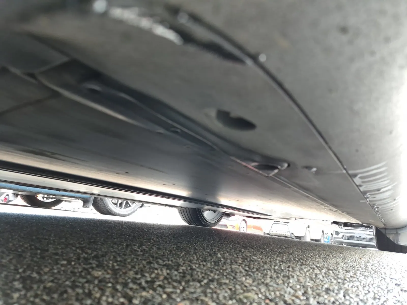 Undercarriage - Passenger Photo