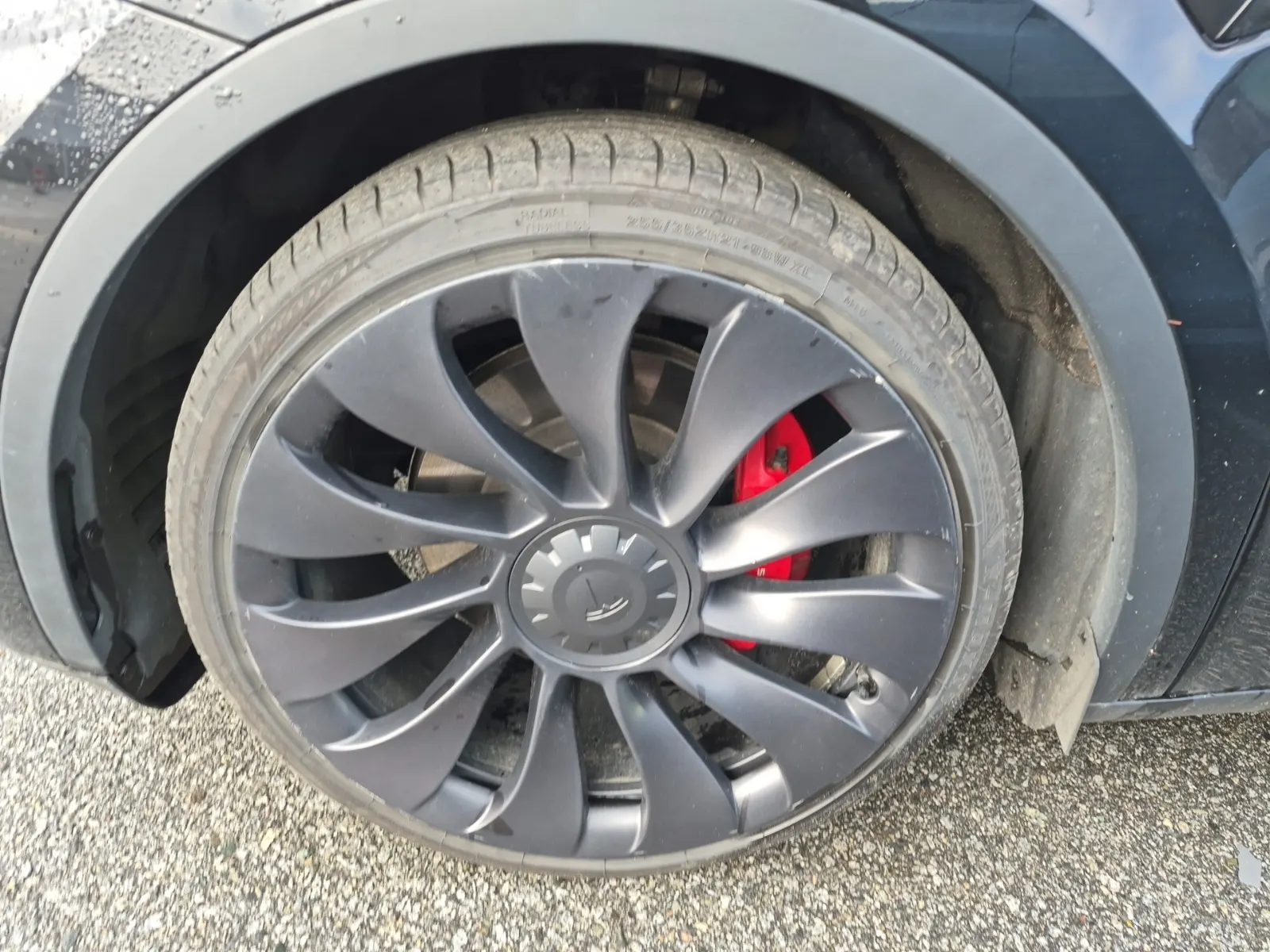 Front driver wheel/tire photo