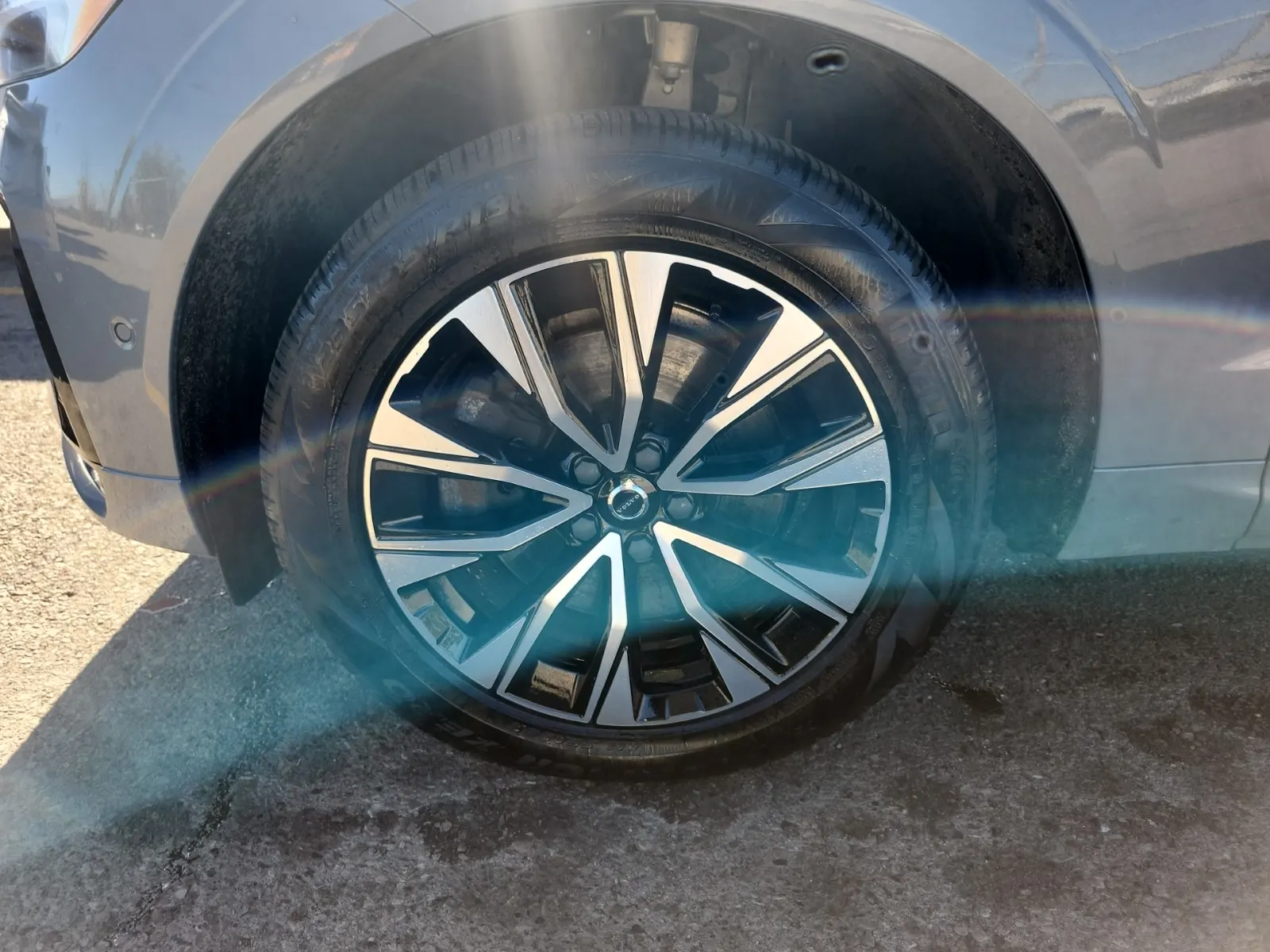 Front driver wheel/tire photo