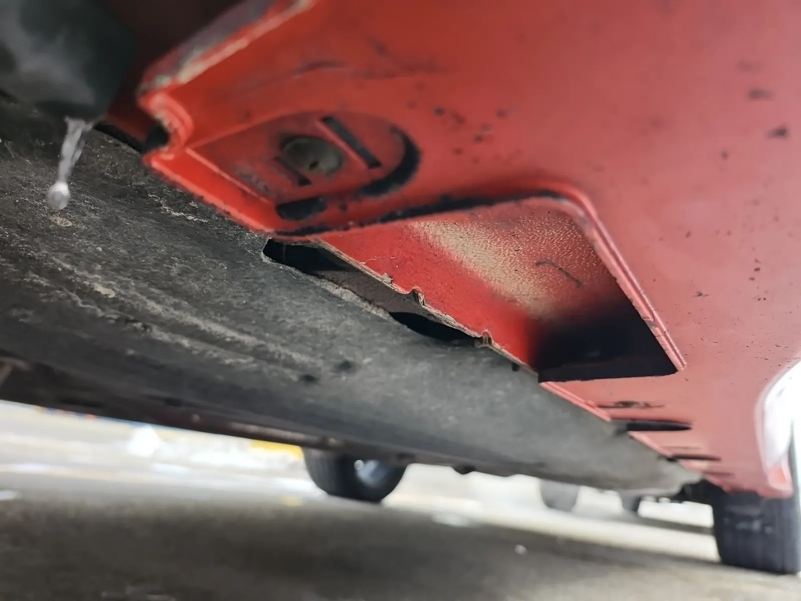 Undercarriage - Driver Photo