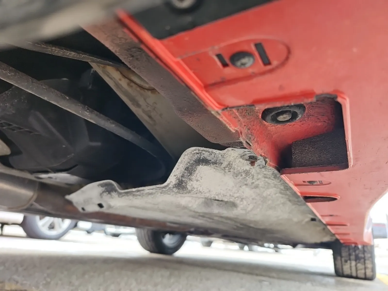 Undercarriage - Passenger Photo