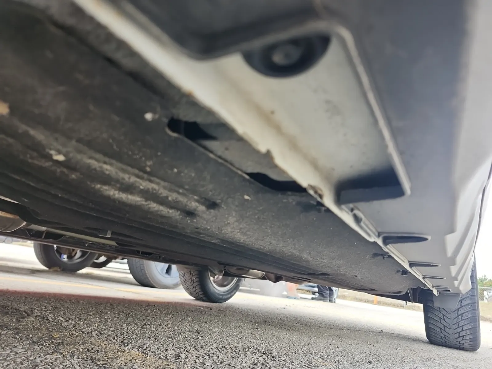 Undercarriage - Driver Photo