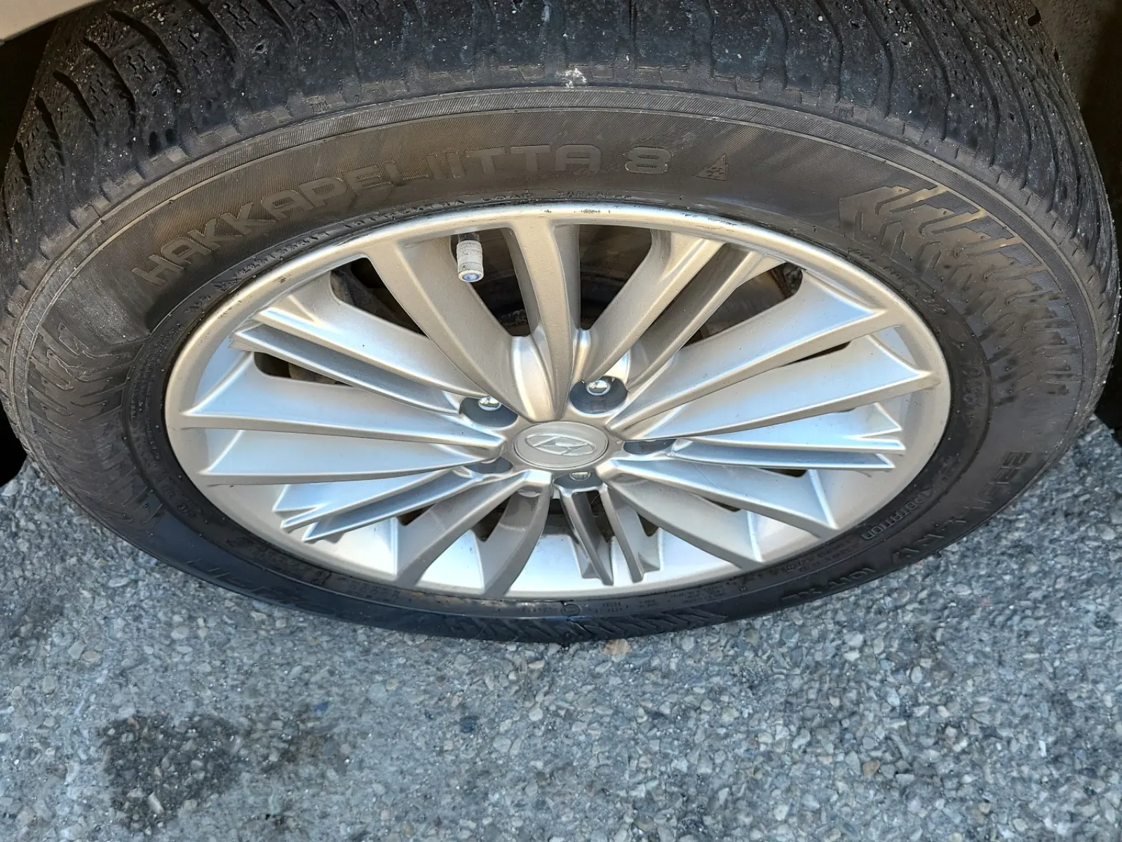 Front driver wheel/tire photo