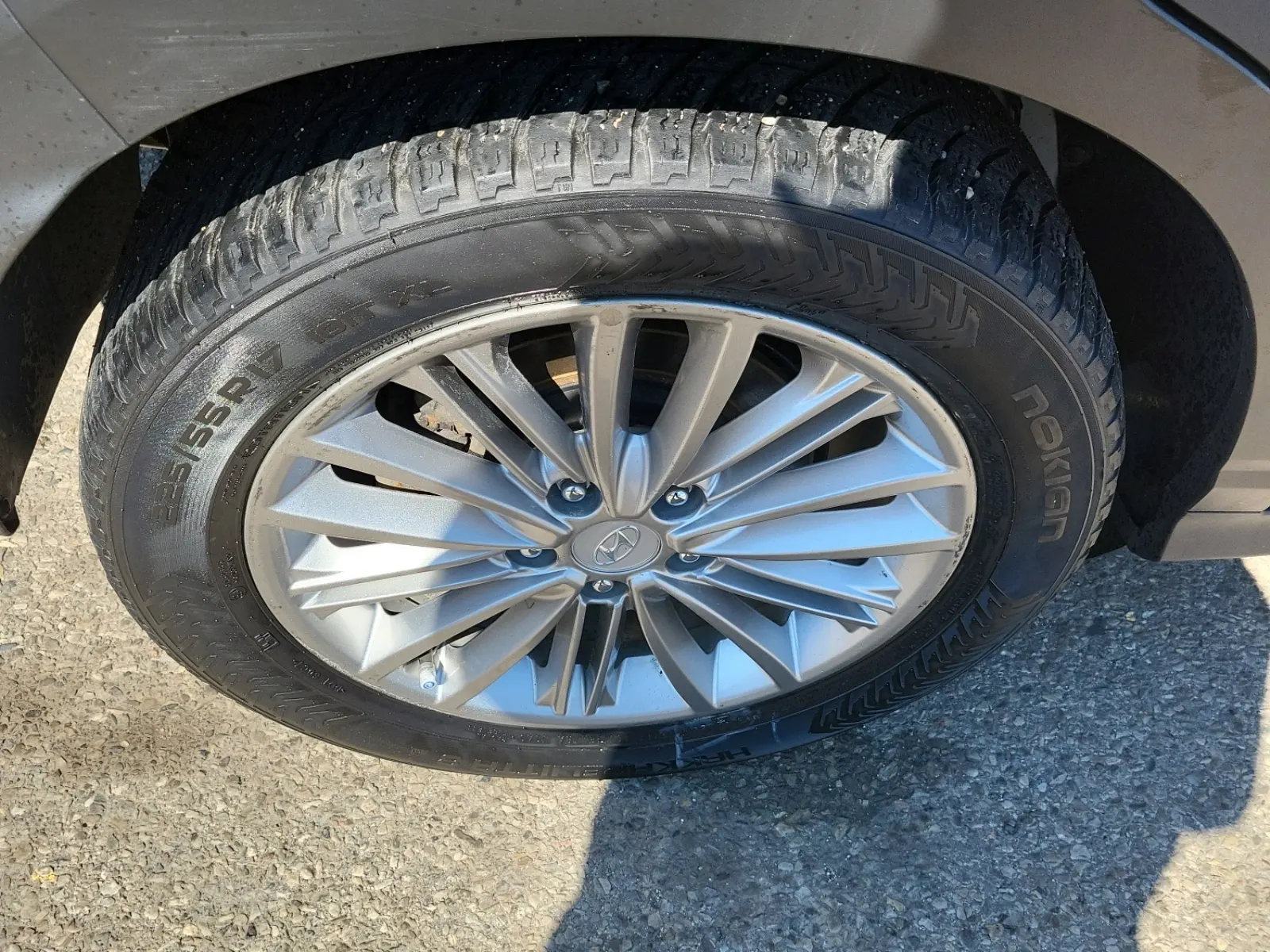 Right Rear Wheel/Tire Photo