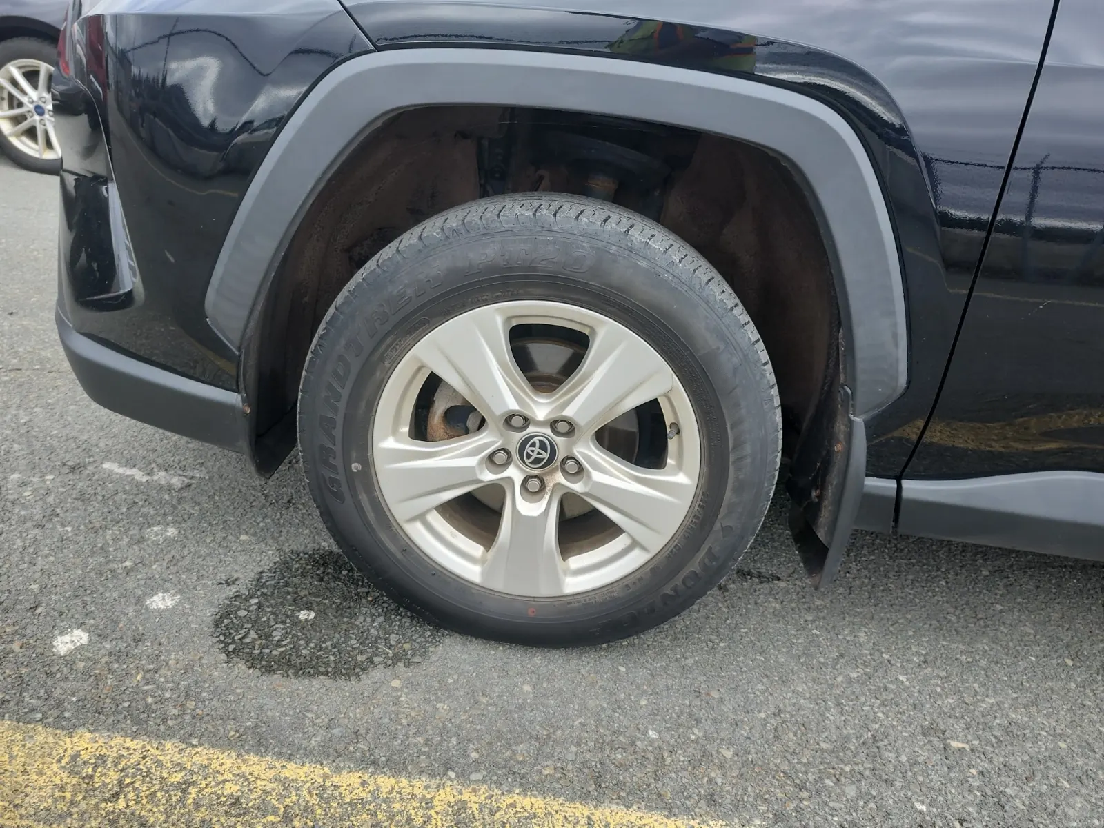 Front driver wheel/tire photo