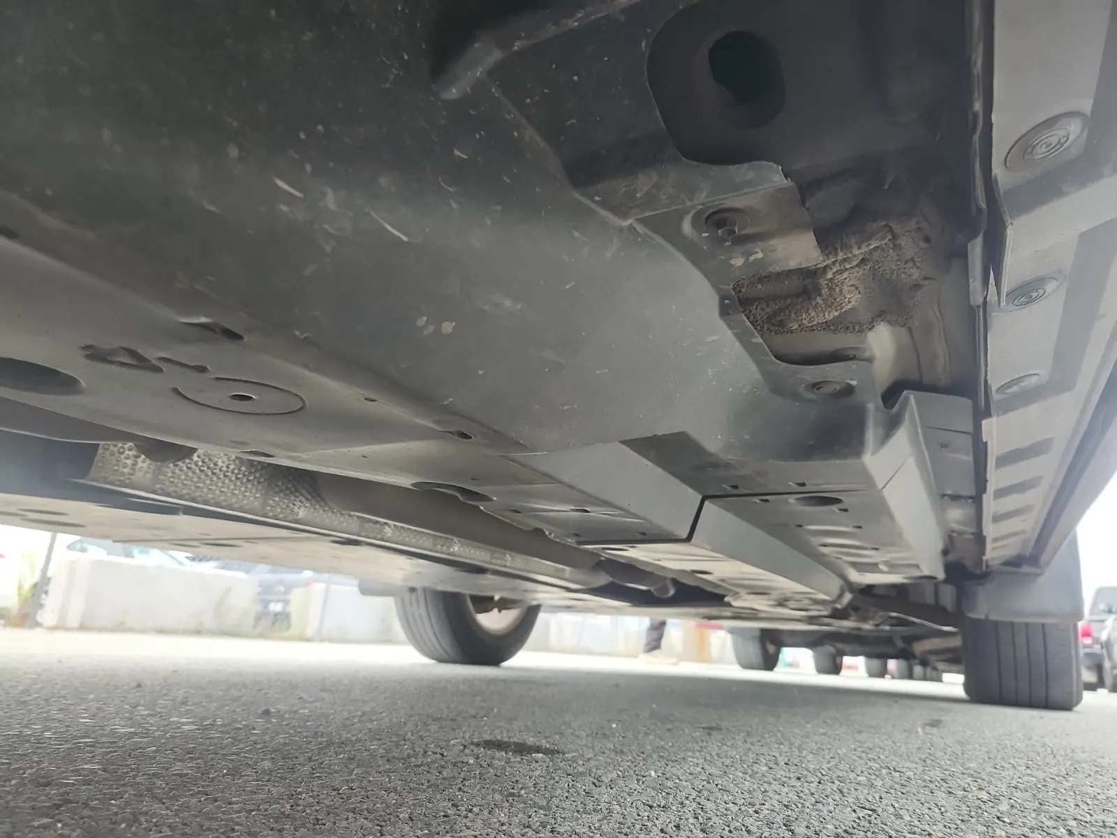 Undercarriage - Passenger Photo