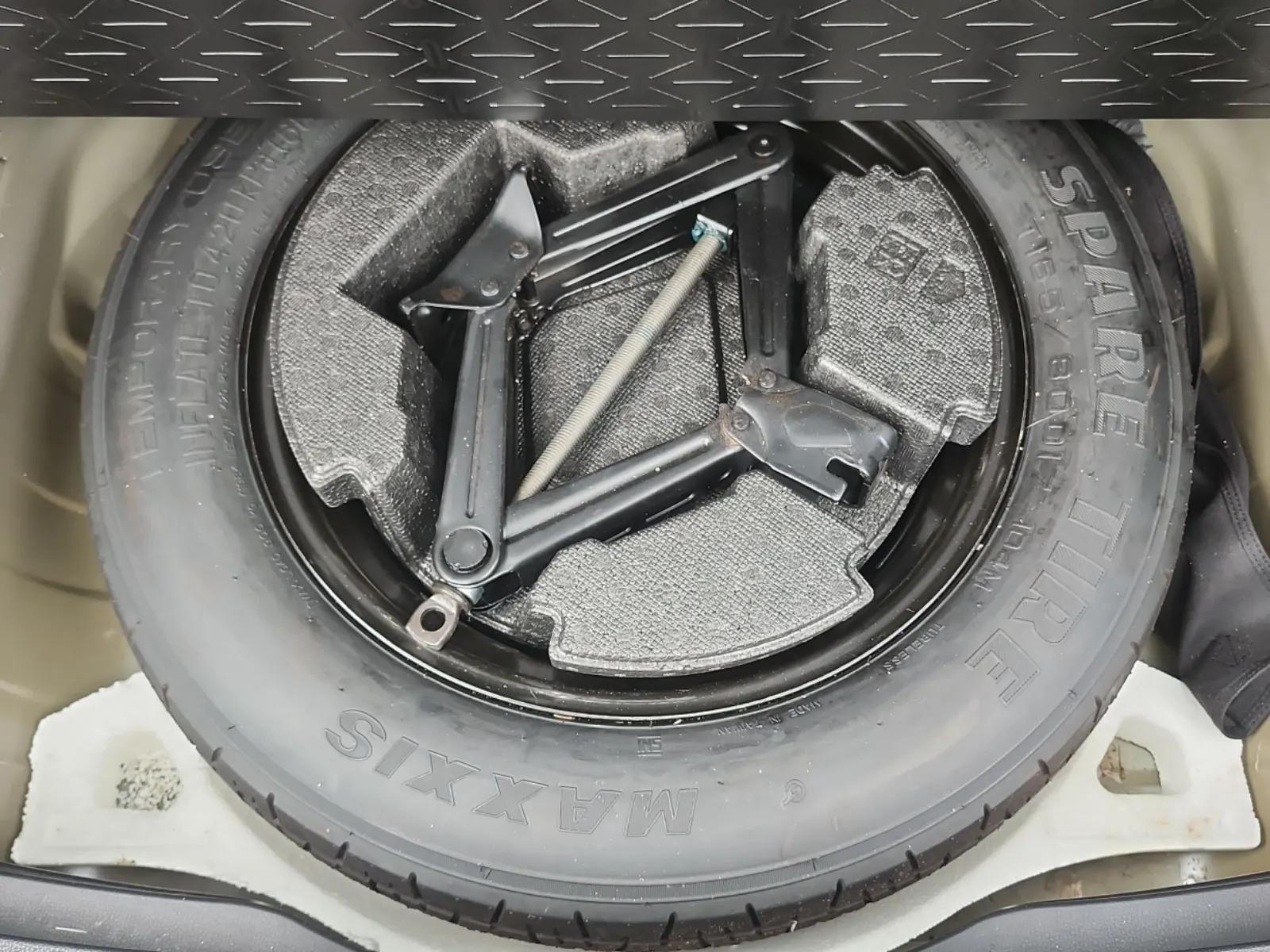 Spare Tire & Wheel Photo