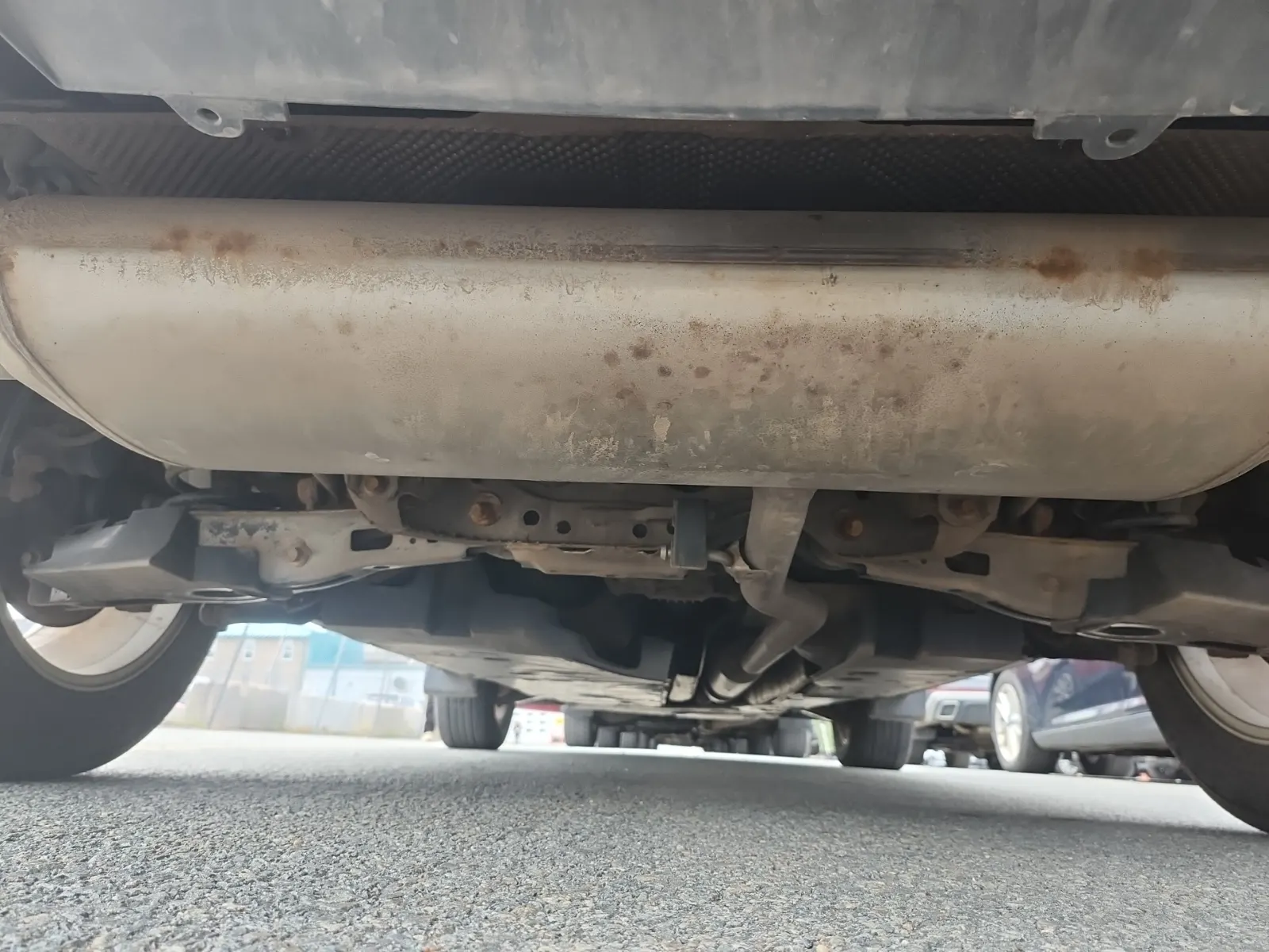 Undercarriage - Rear Photo