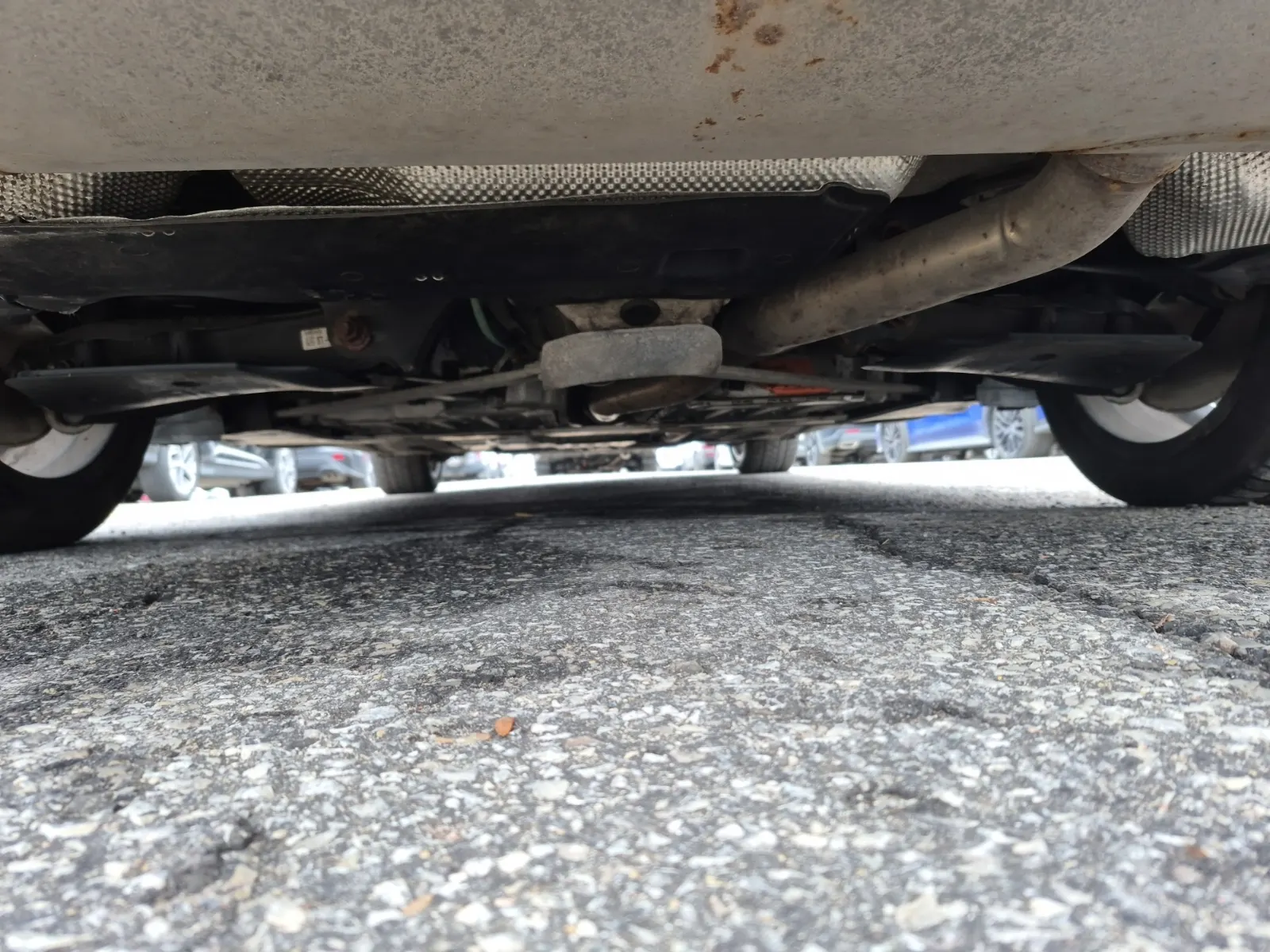 Undercarriage - Rear Photo