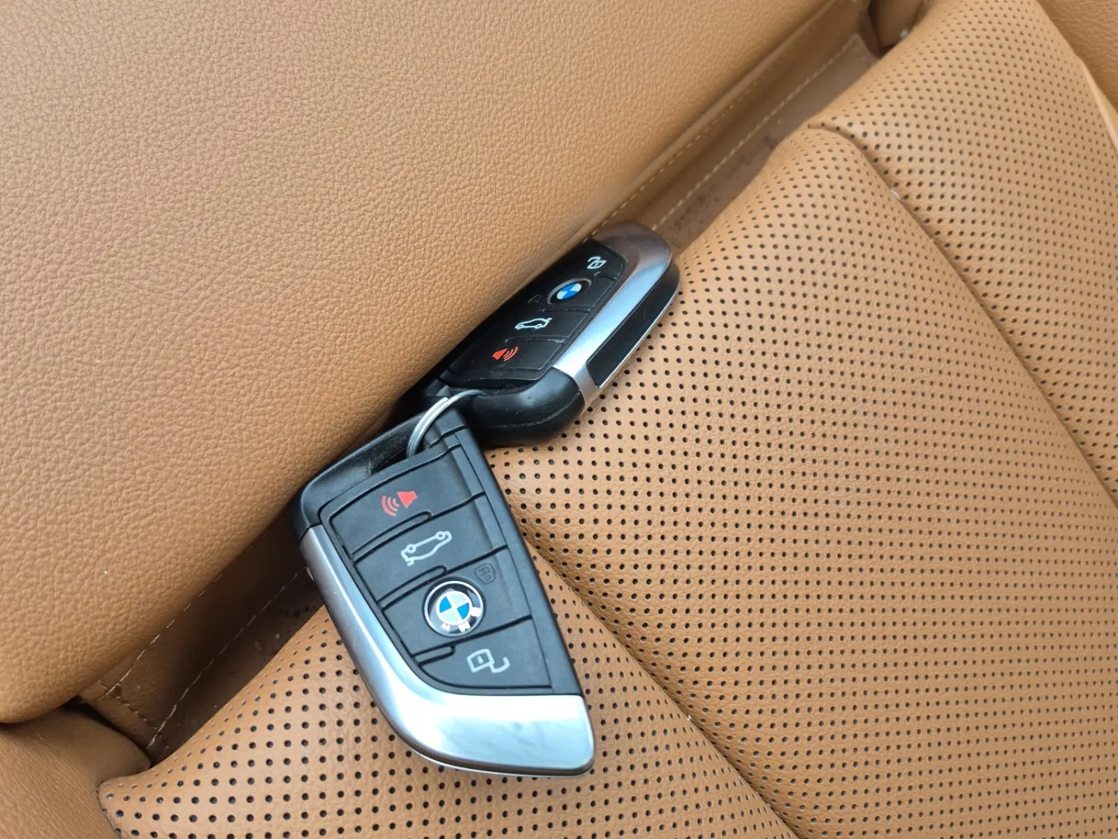 Keys/Fobs/Manual Photo