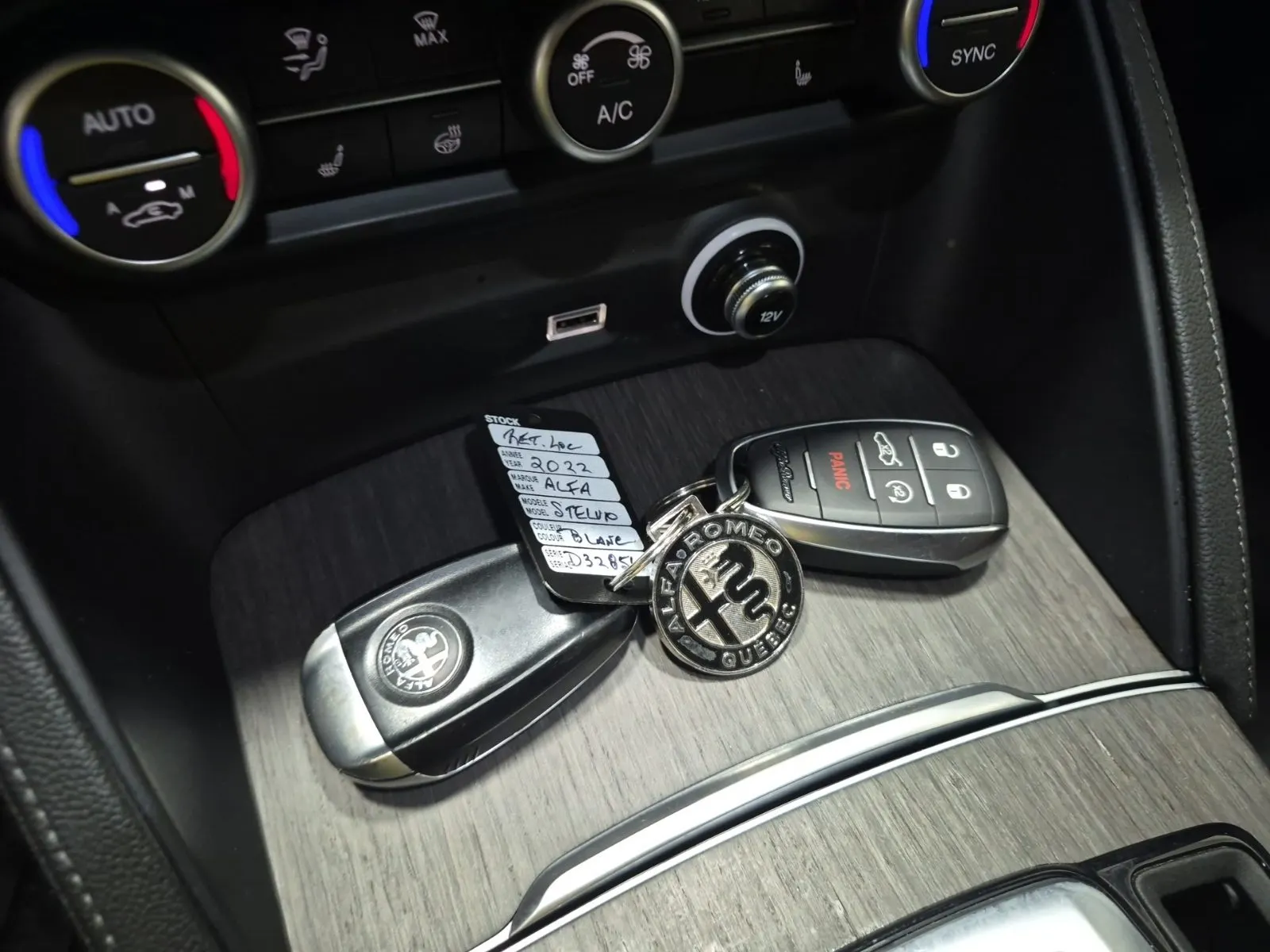 Keys/Fobs/Manual Photo