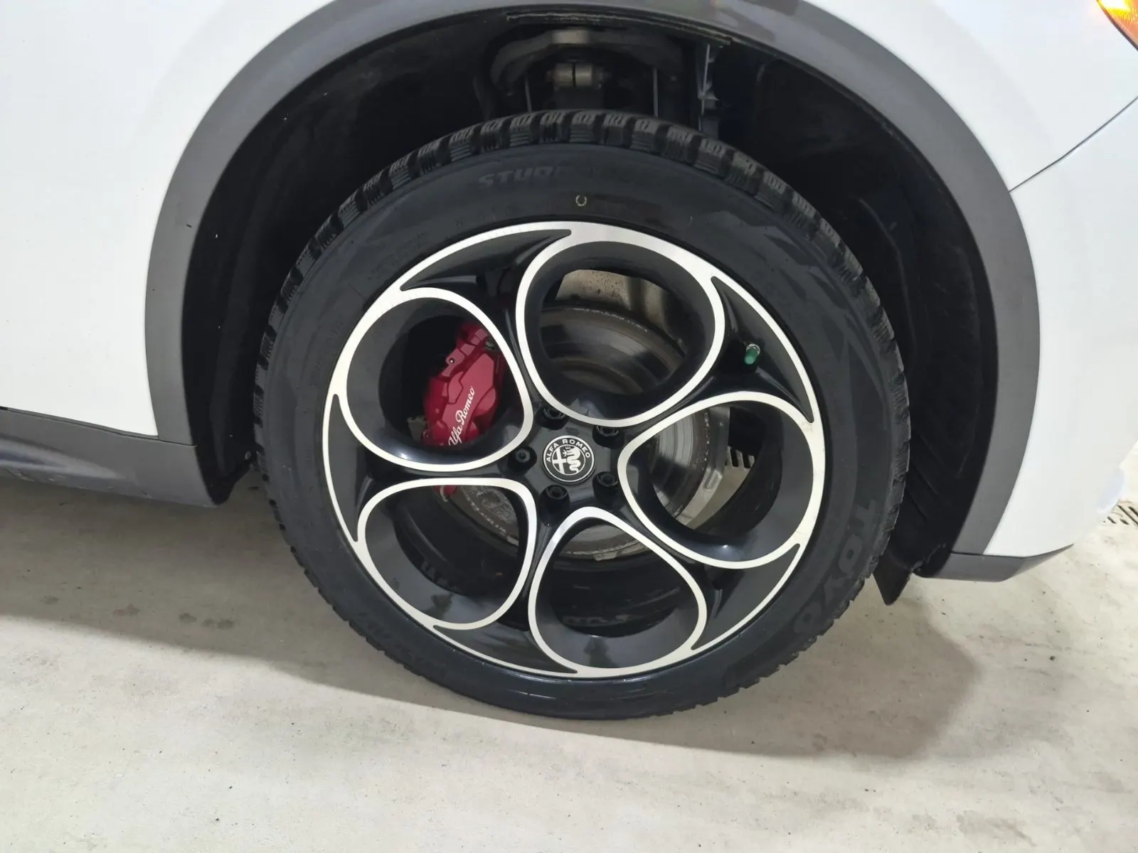 Right Front Wheel/Tire Photo