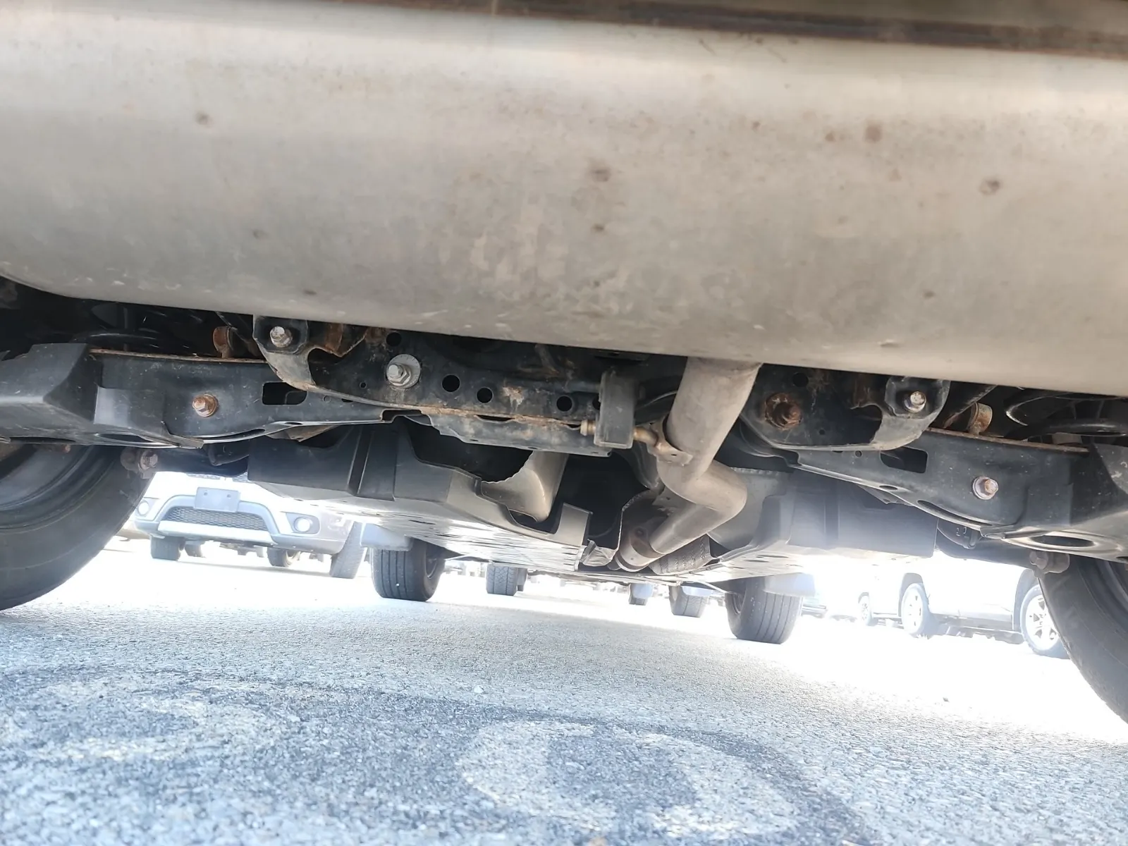 Undercarriage - Rear Photo