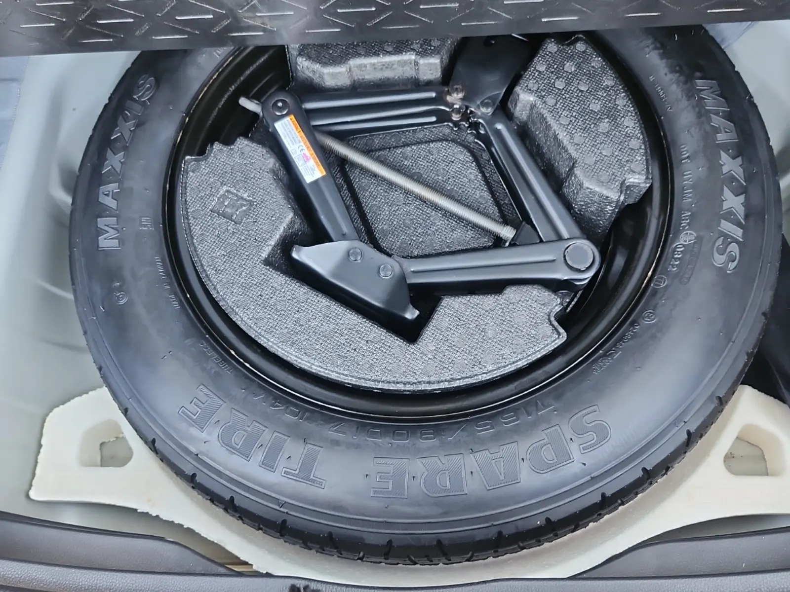 Spare Tire & Wheel Photo
