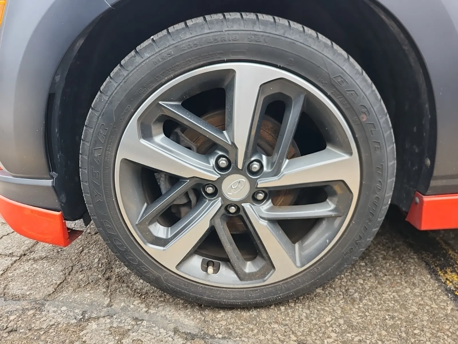 Front driver wheel/tire photo
