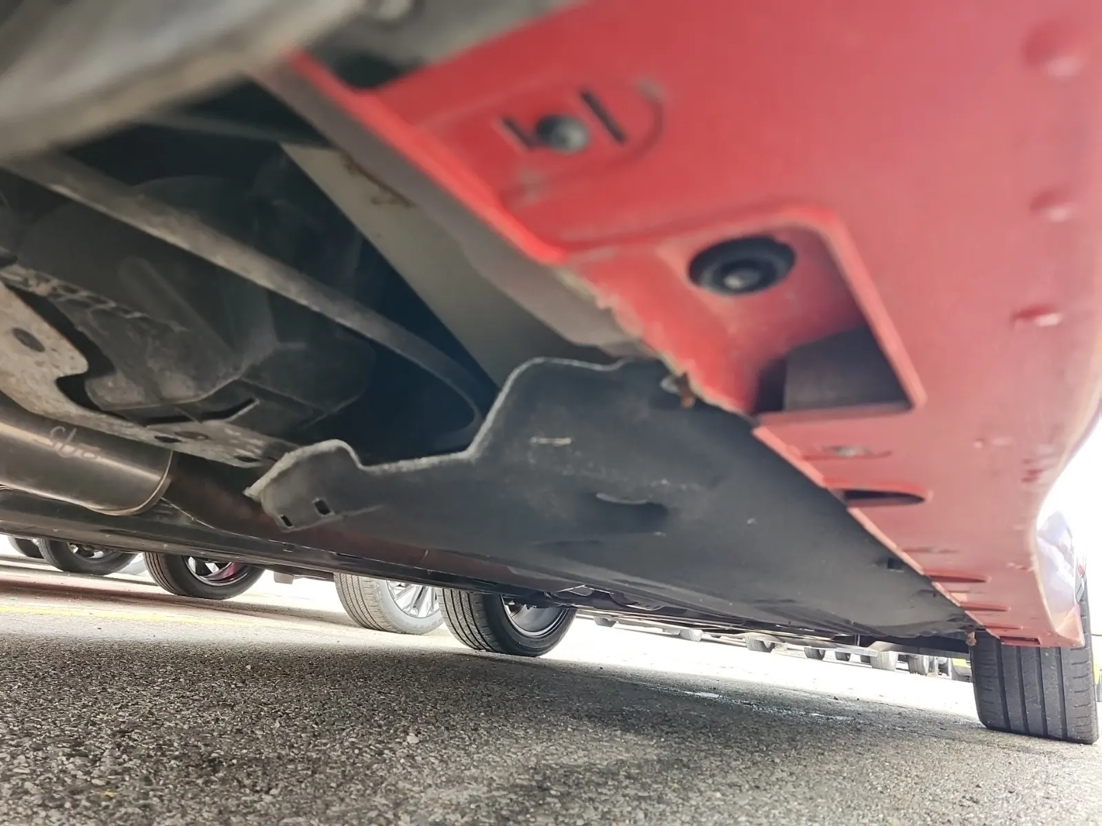 Undercarriage - Passenger Photo