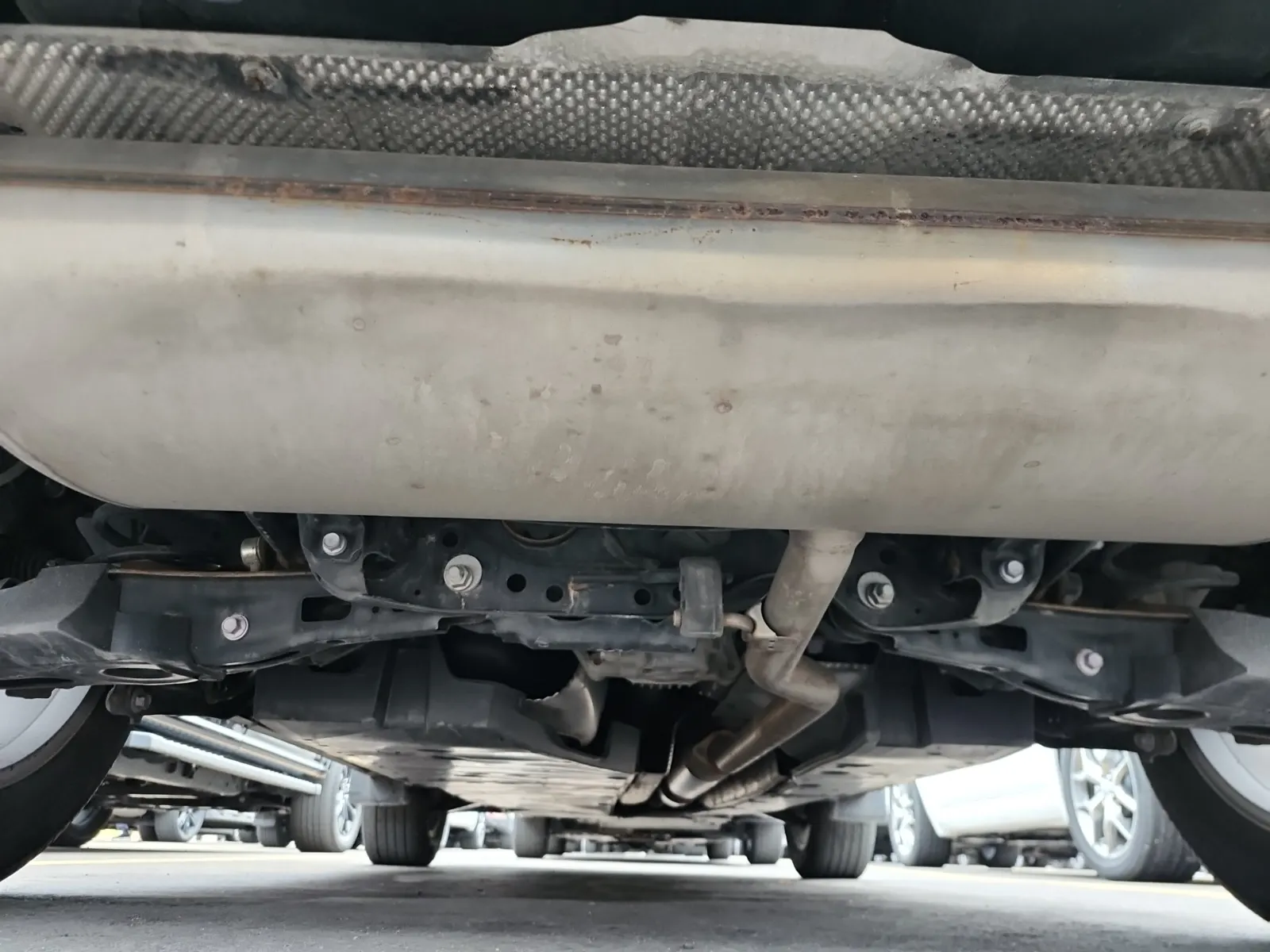 Undercarriage - Rear Photo