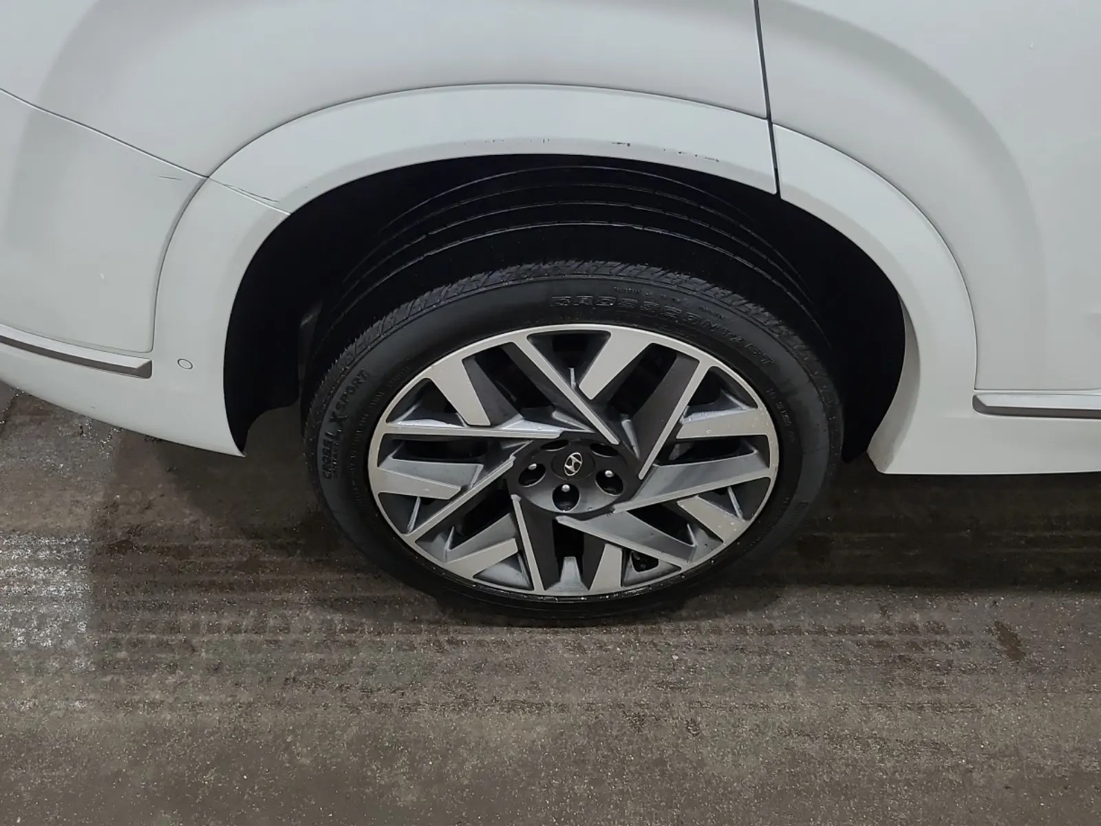 Right Rear Wheel/Tire Photo