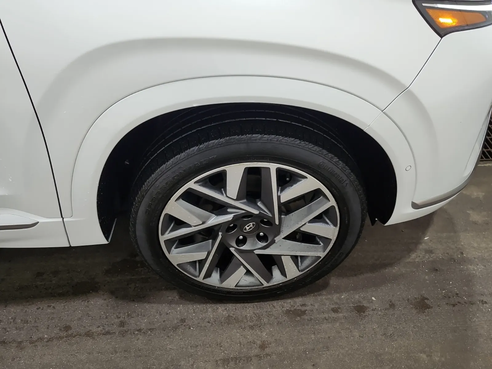 Right Front Wheel/Tire Photo