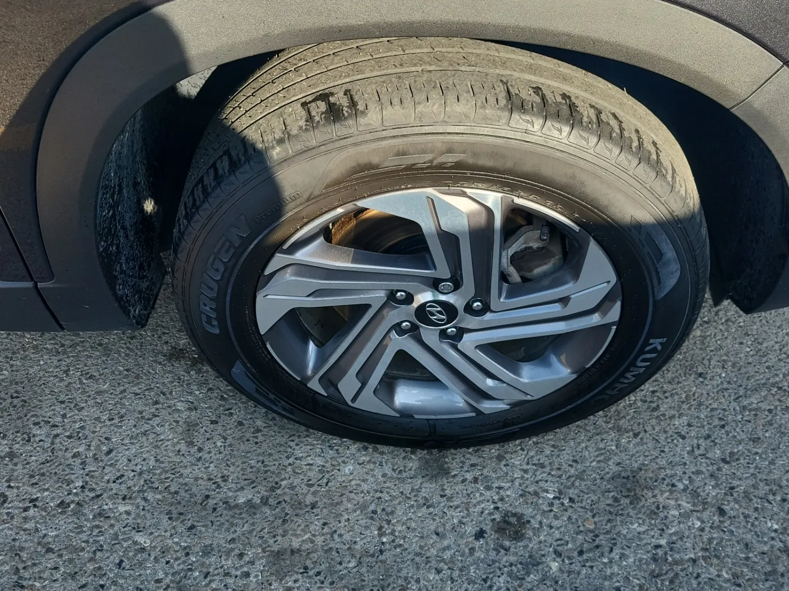 Right Front Wheel/Tire Photo