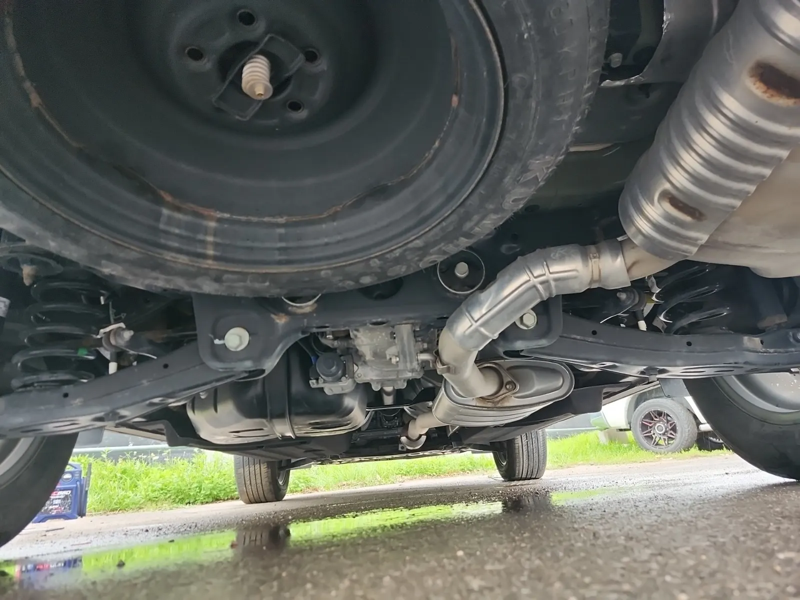 Undercarriage - Rear Photo