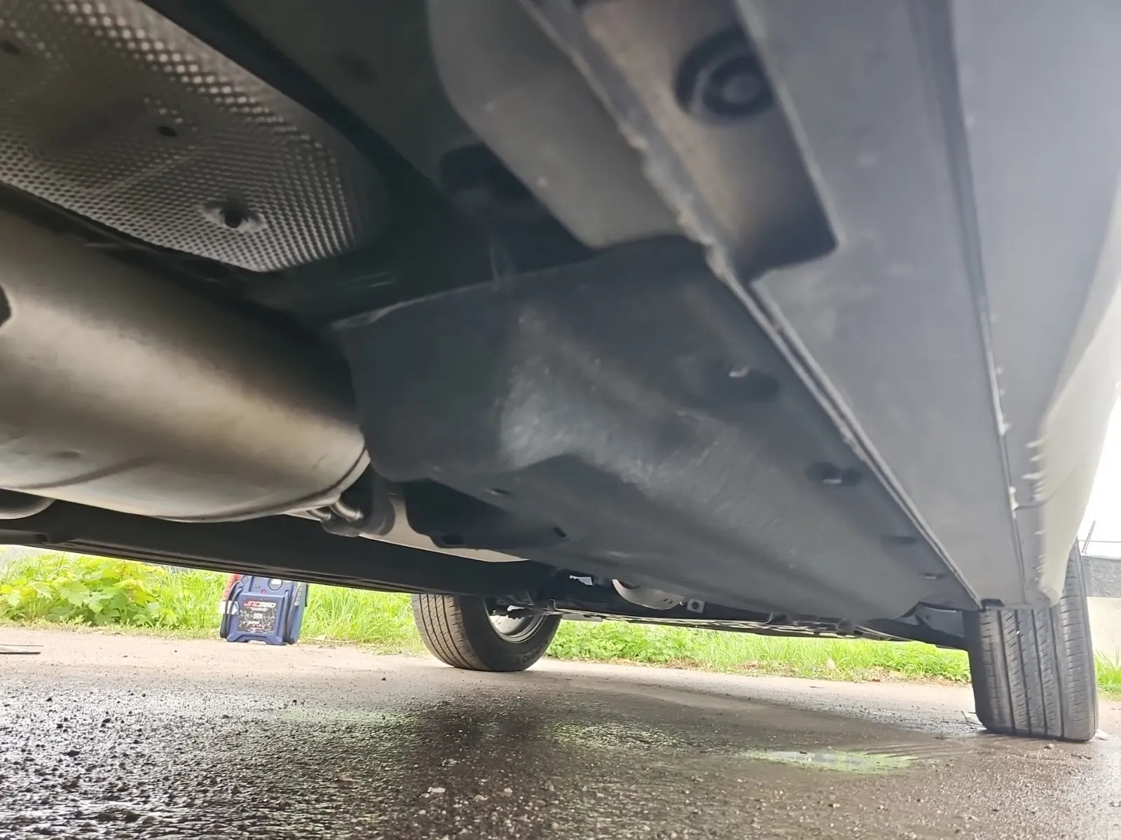 Undercarriage - Passenger Photo