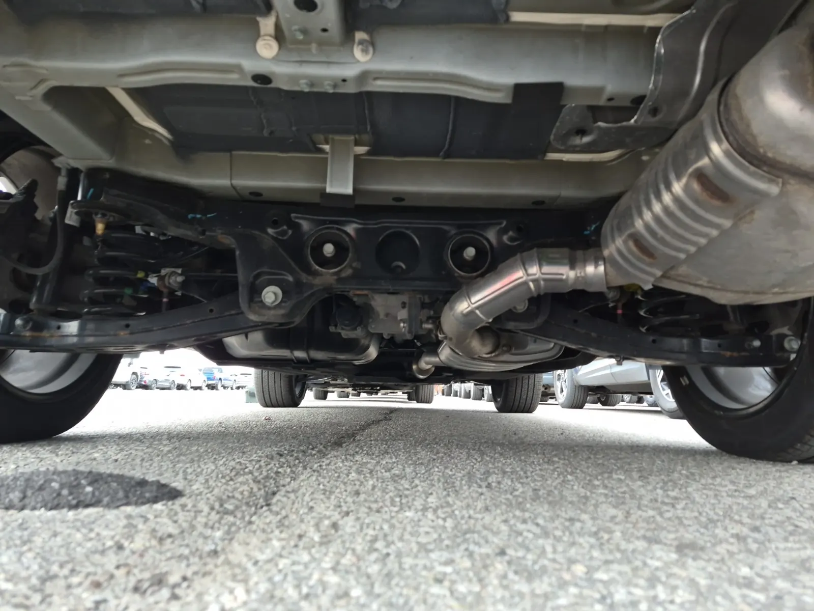 Undercarriage - Rear Photo