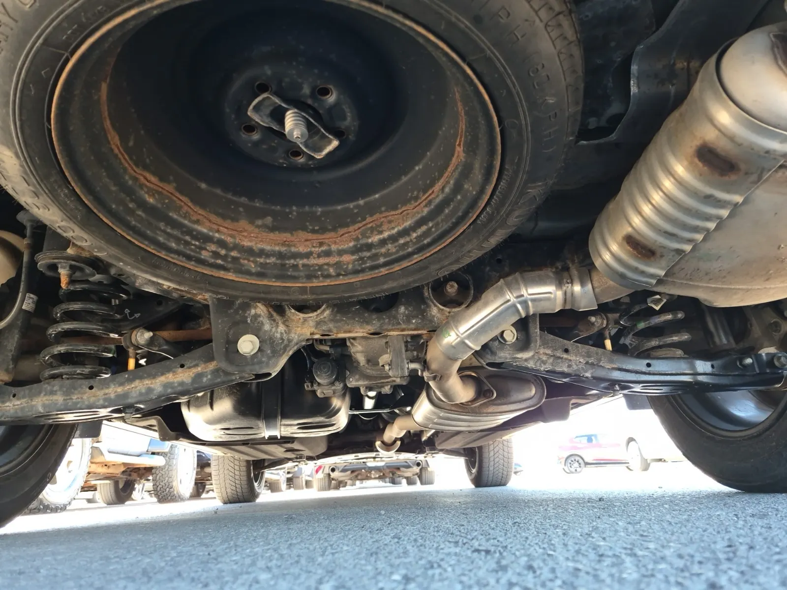 Undercarriage - Rear Photo