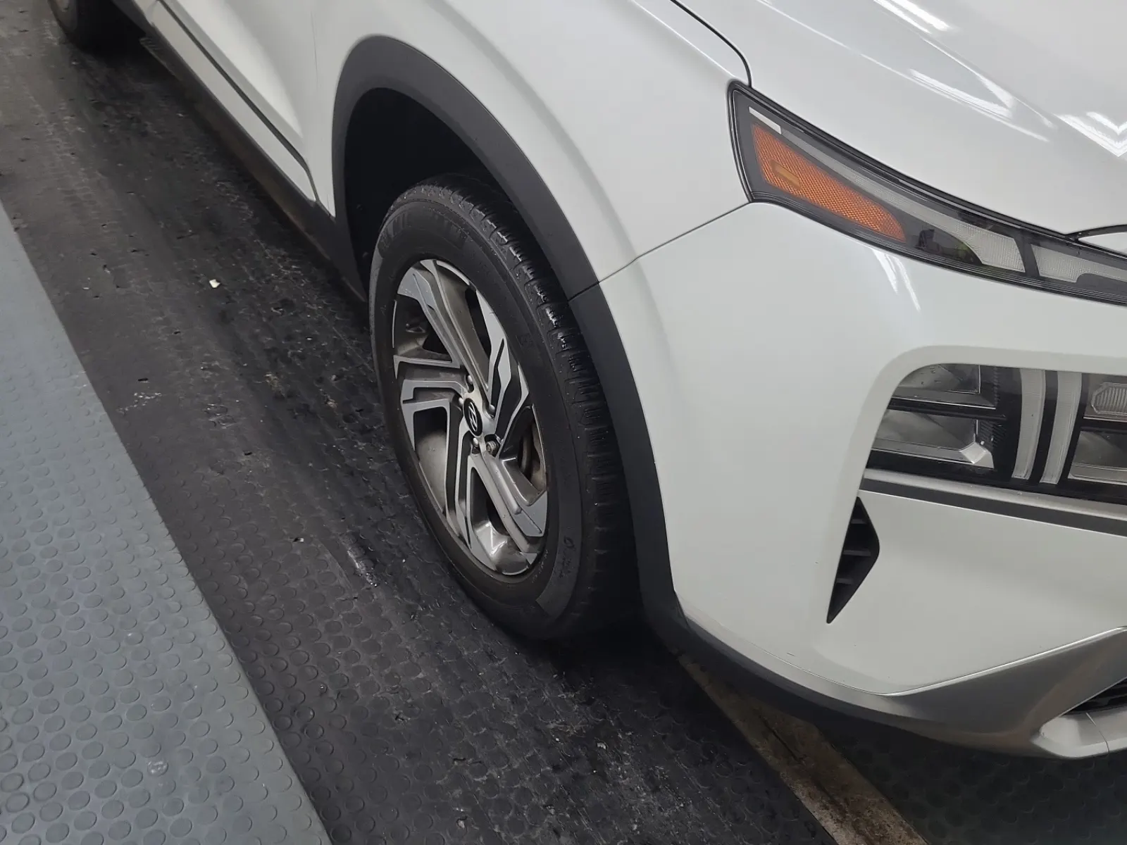 Right Front Wheel/Tire Photo