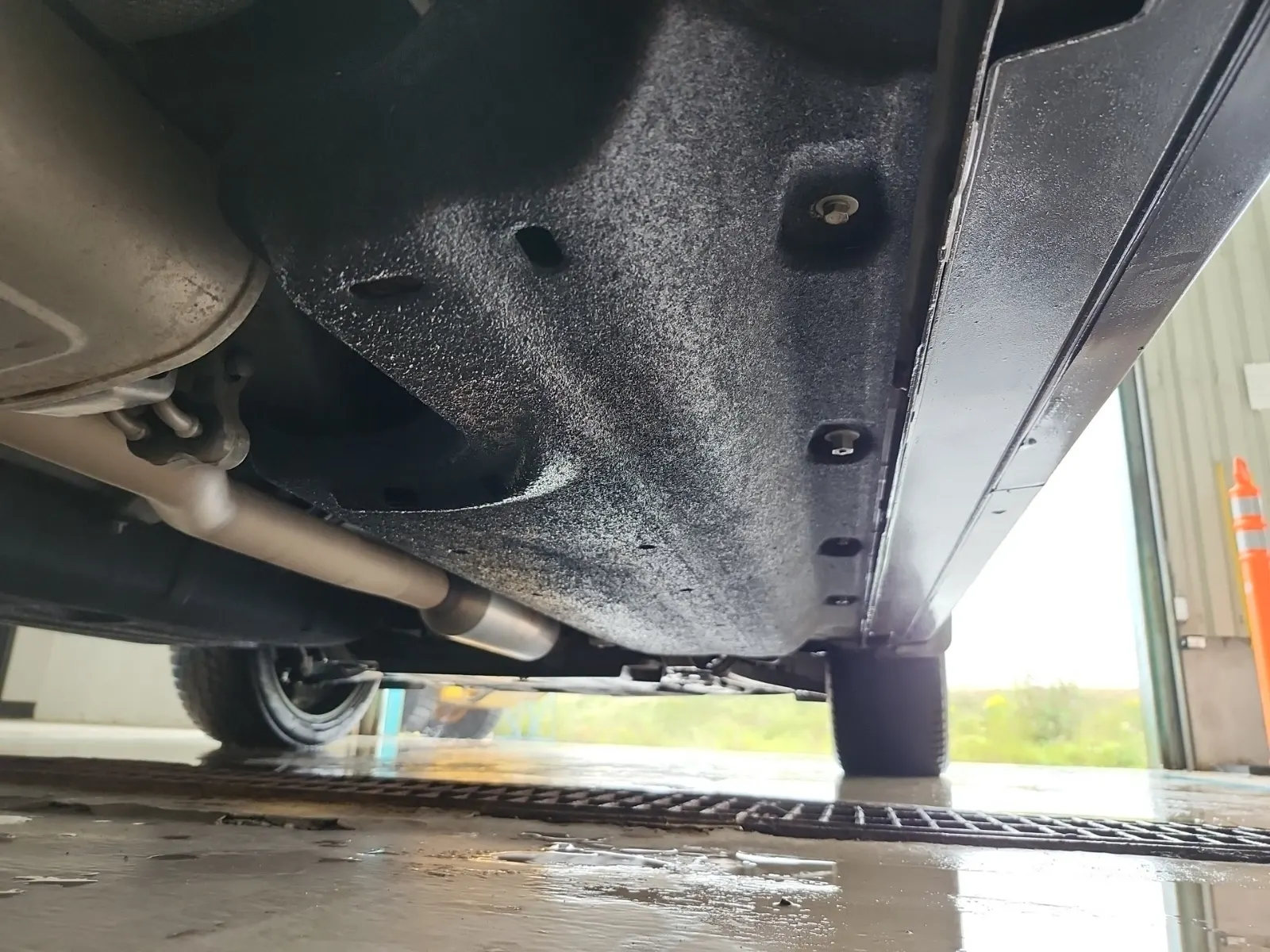 Undercarriage - Passenger Photo