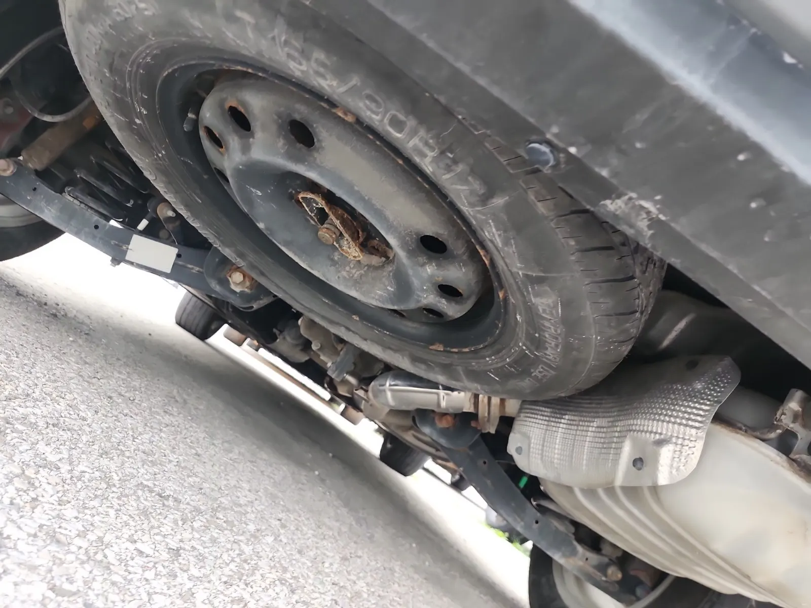 Undercarriage - Rear Photo