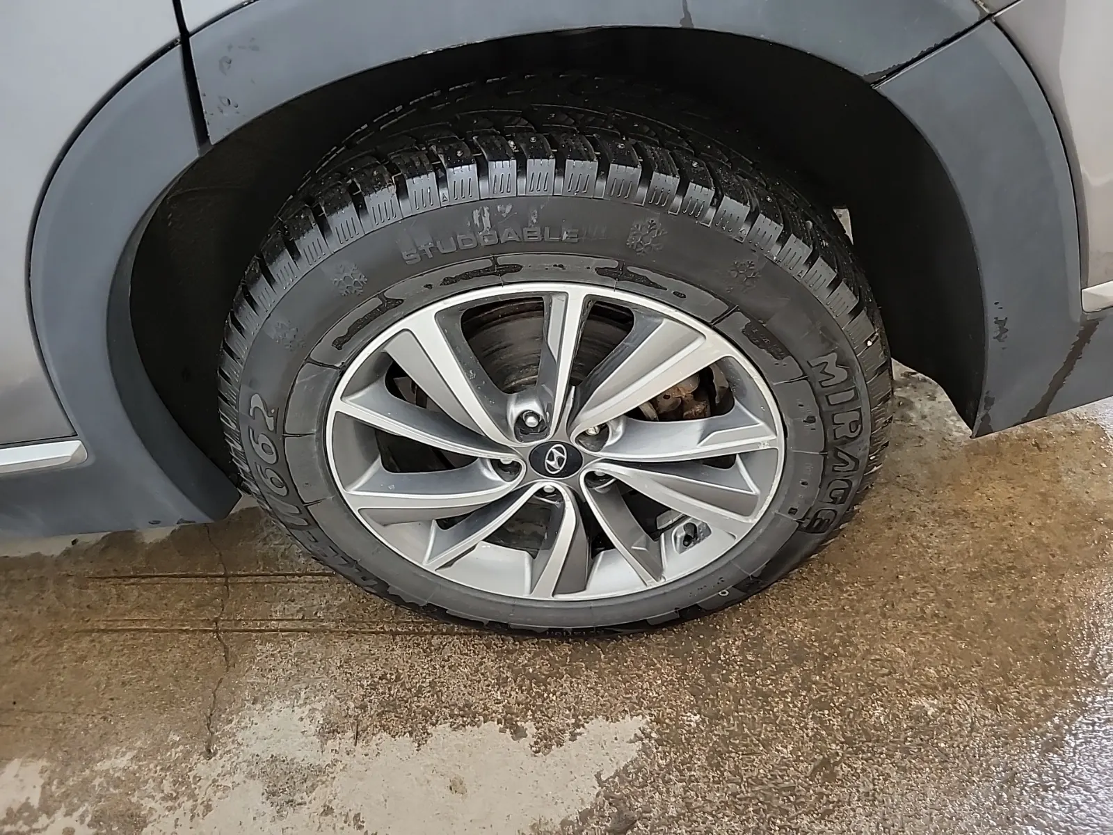 Left Rear Wheel/Tire Photo