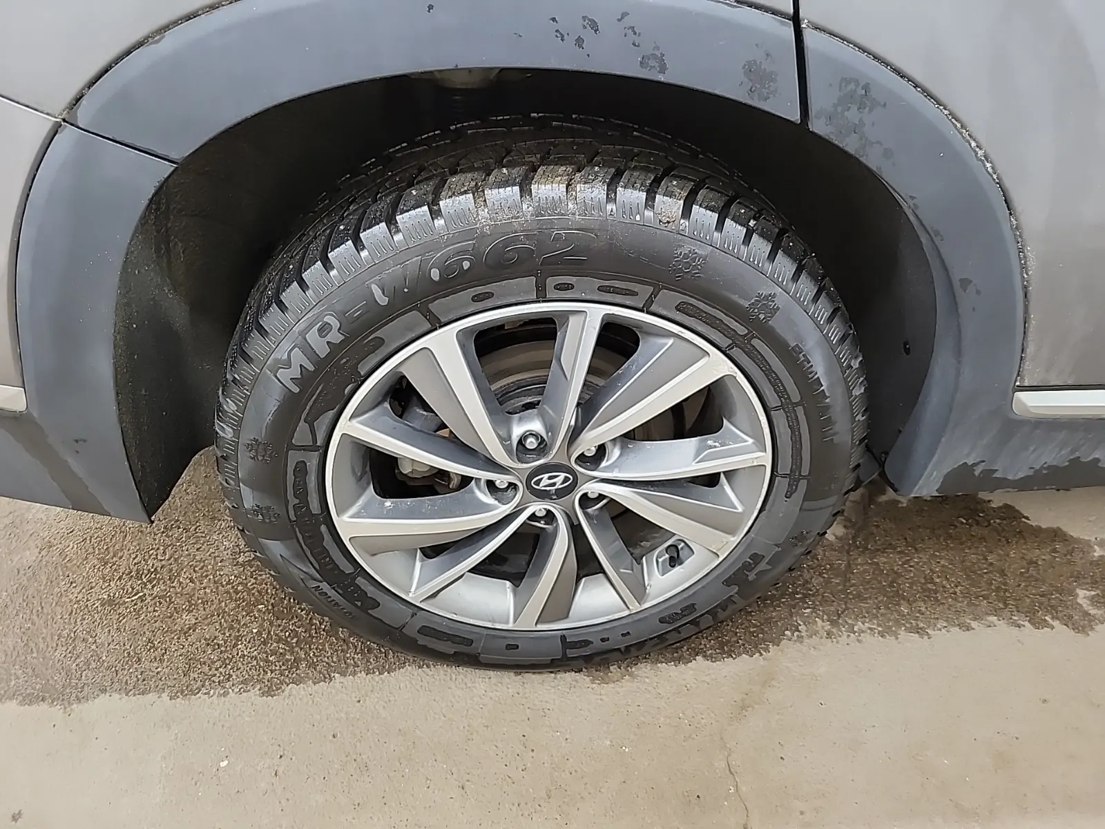 Right Rear Wheel/Tire Photo