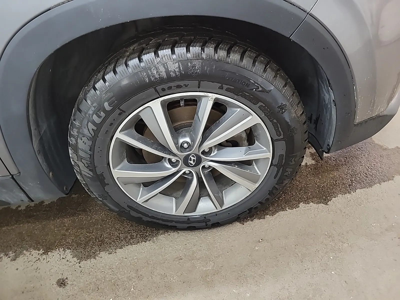 Right Front Wheel/Tire Photo
