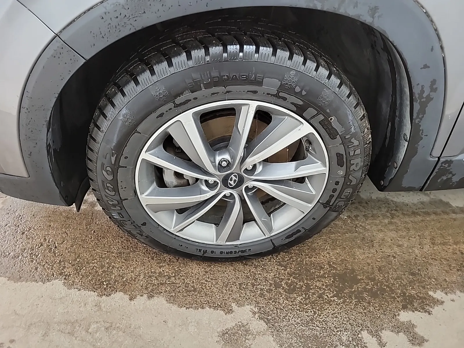 Front driver wheel/tire photo