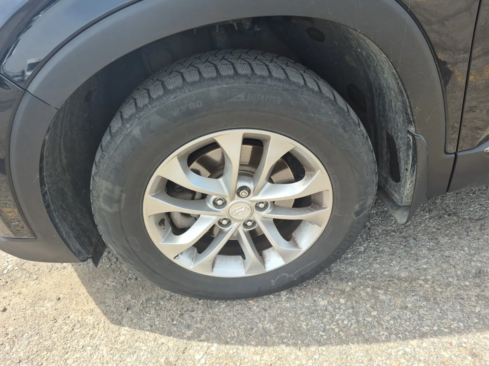 Front driver wheel/tire photo